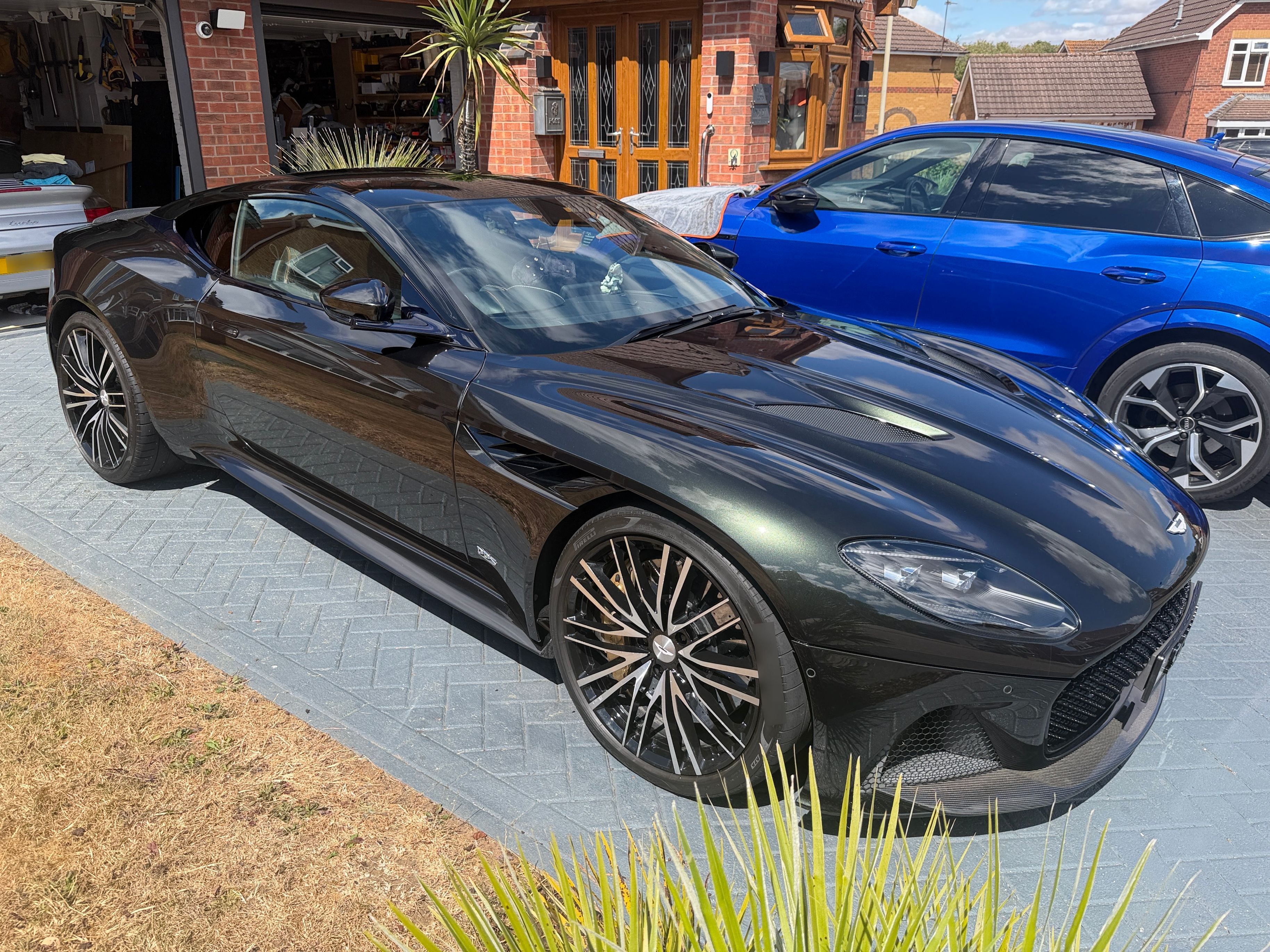 Aston Martin DBS