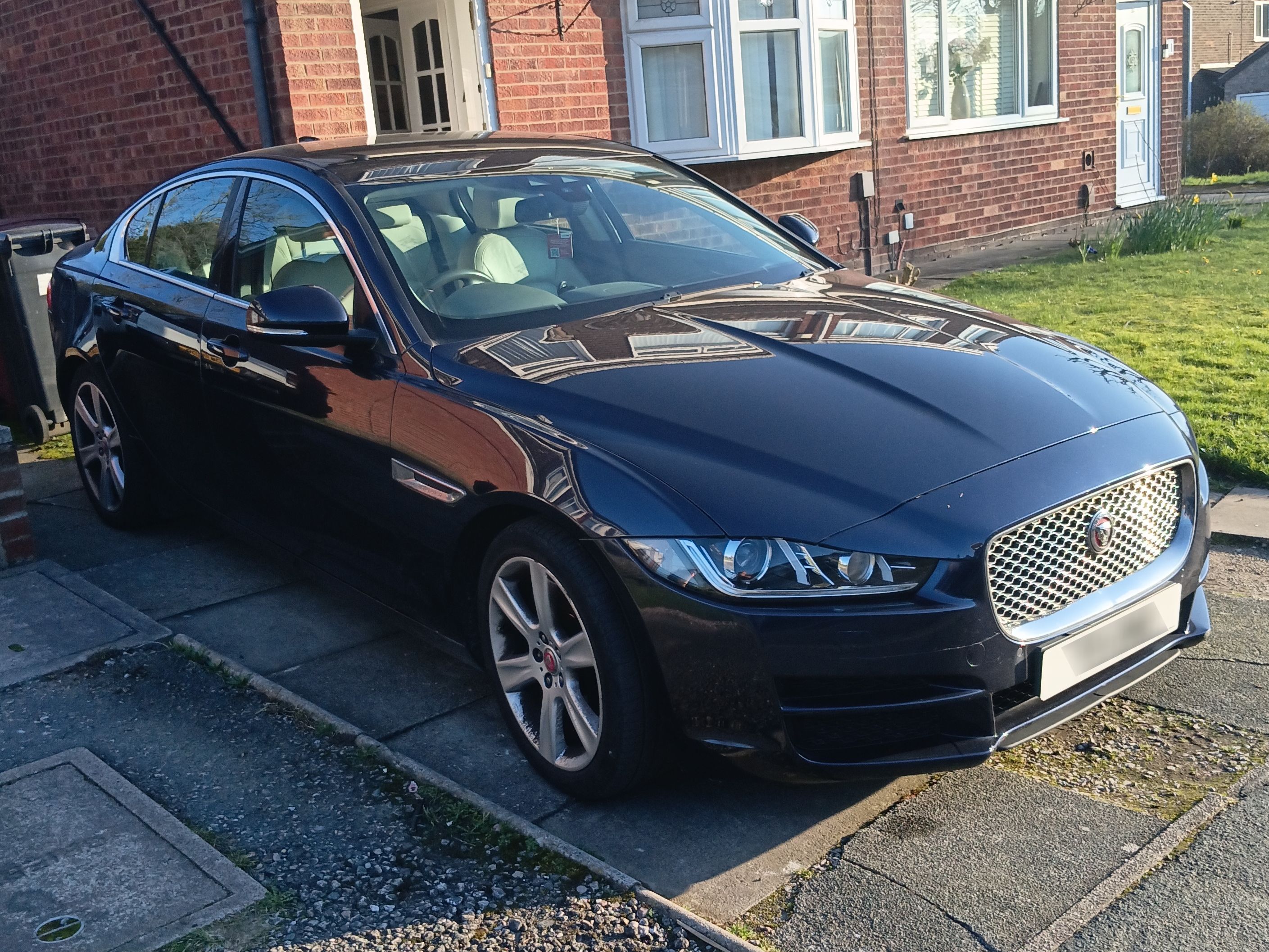 Jaguar XE Portfolio D Auto