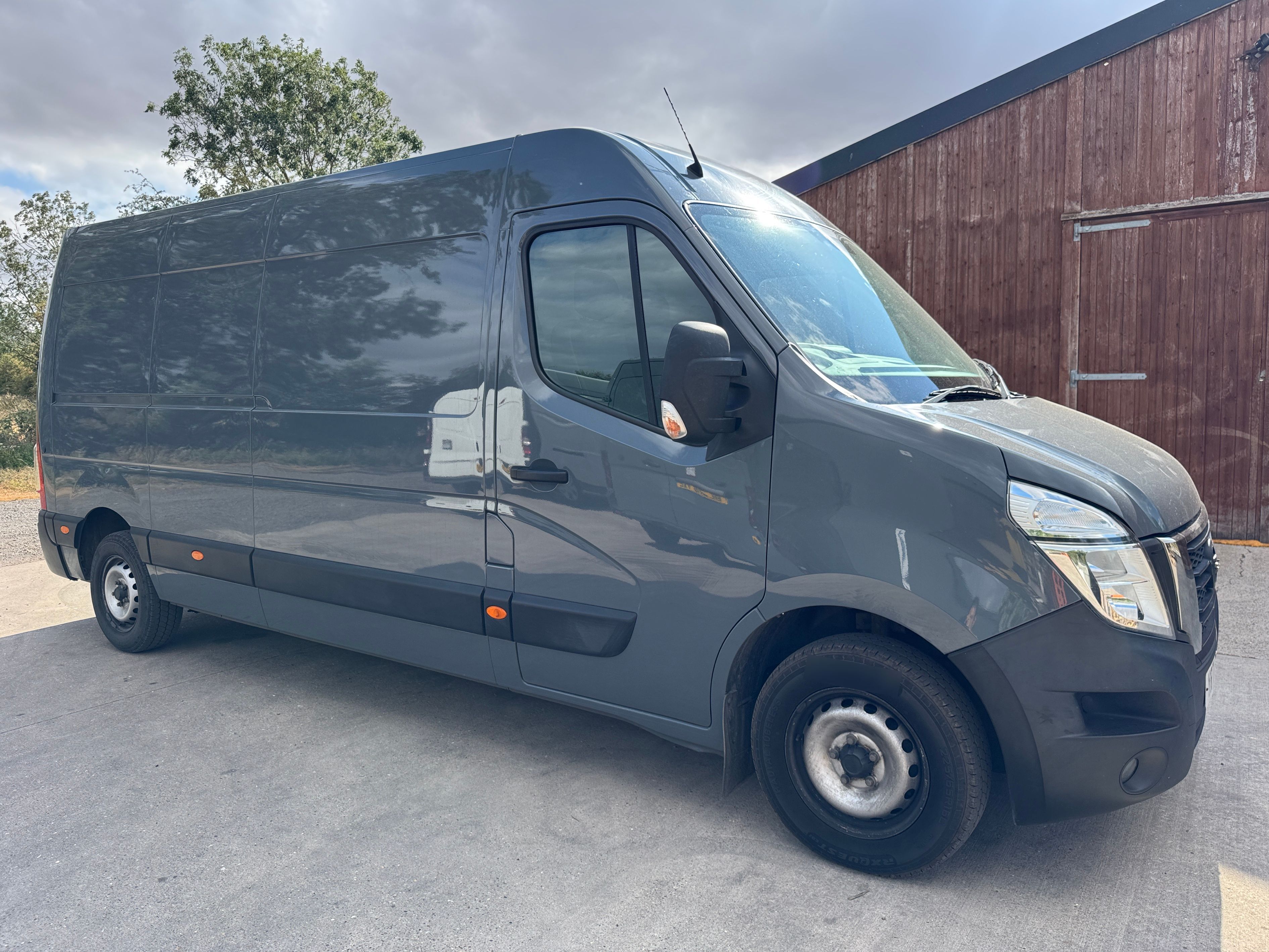 Nissan NV400
