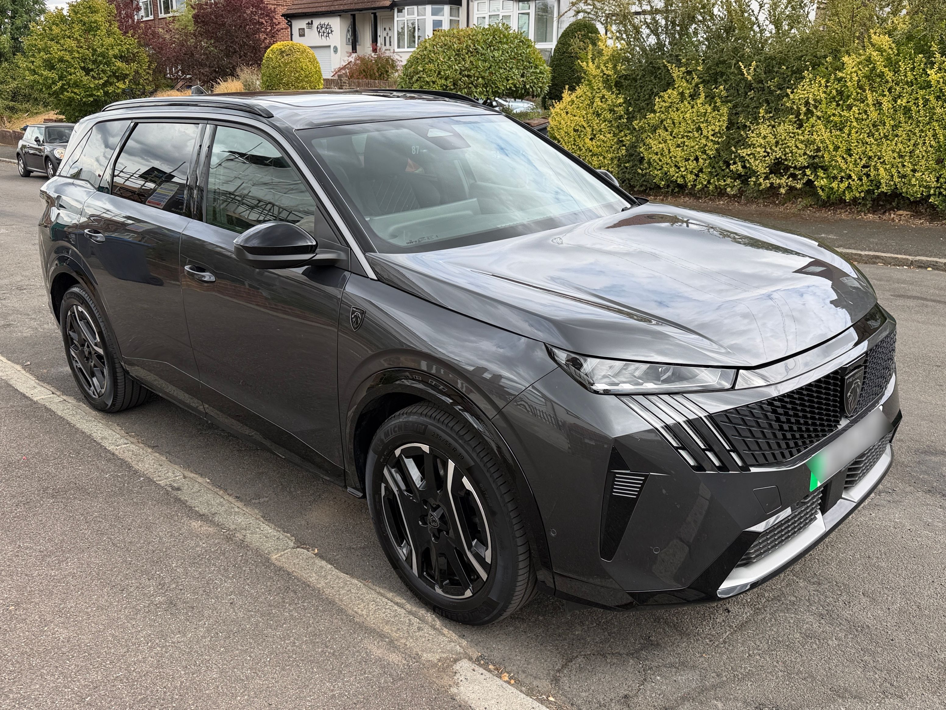 Peugeot E-5008 GT
