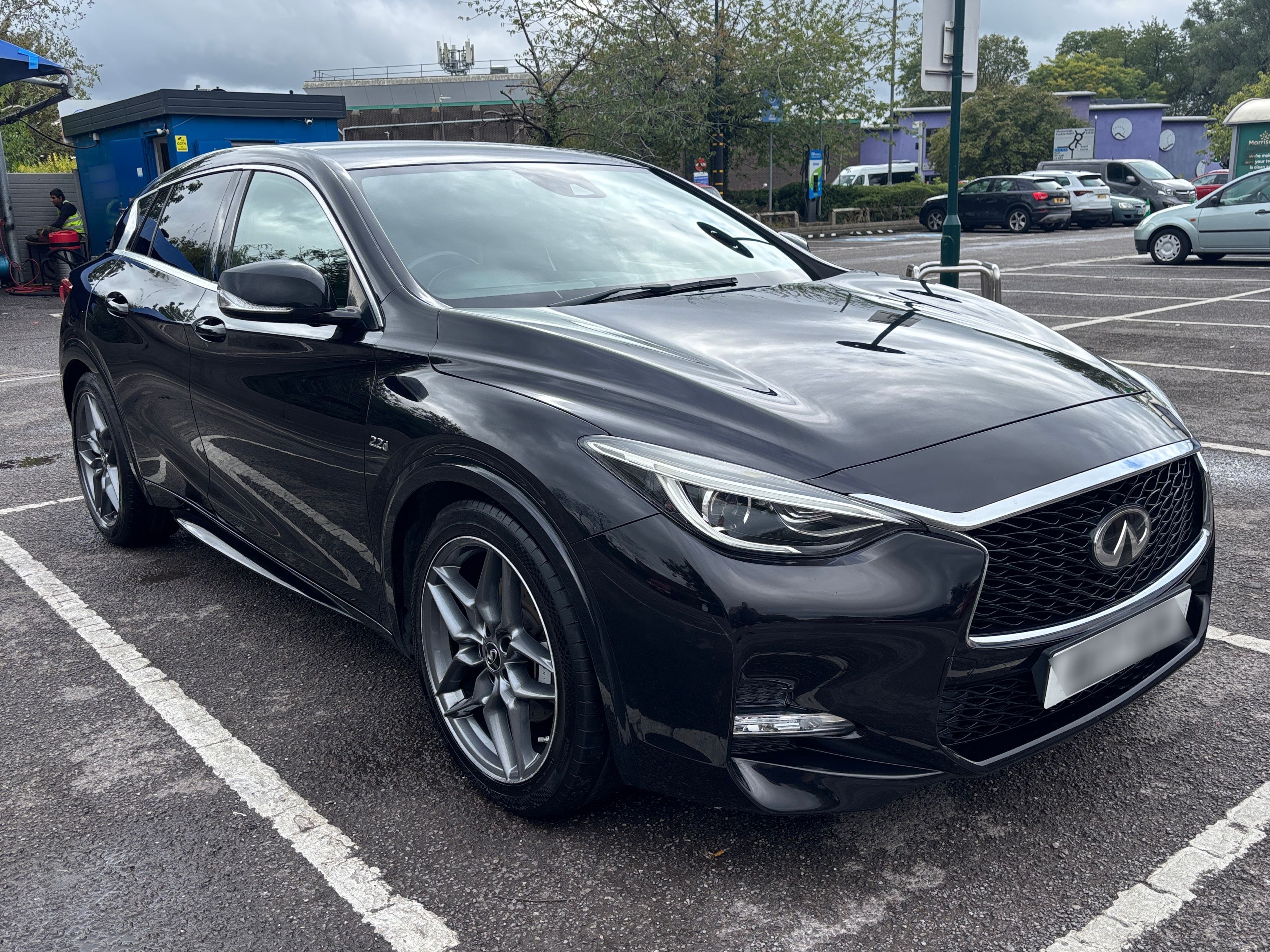 Infiniti Q30