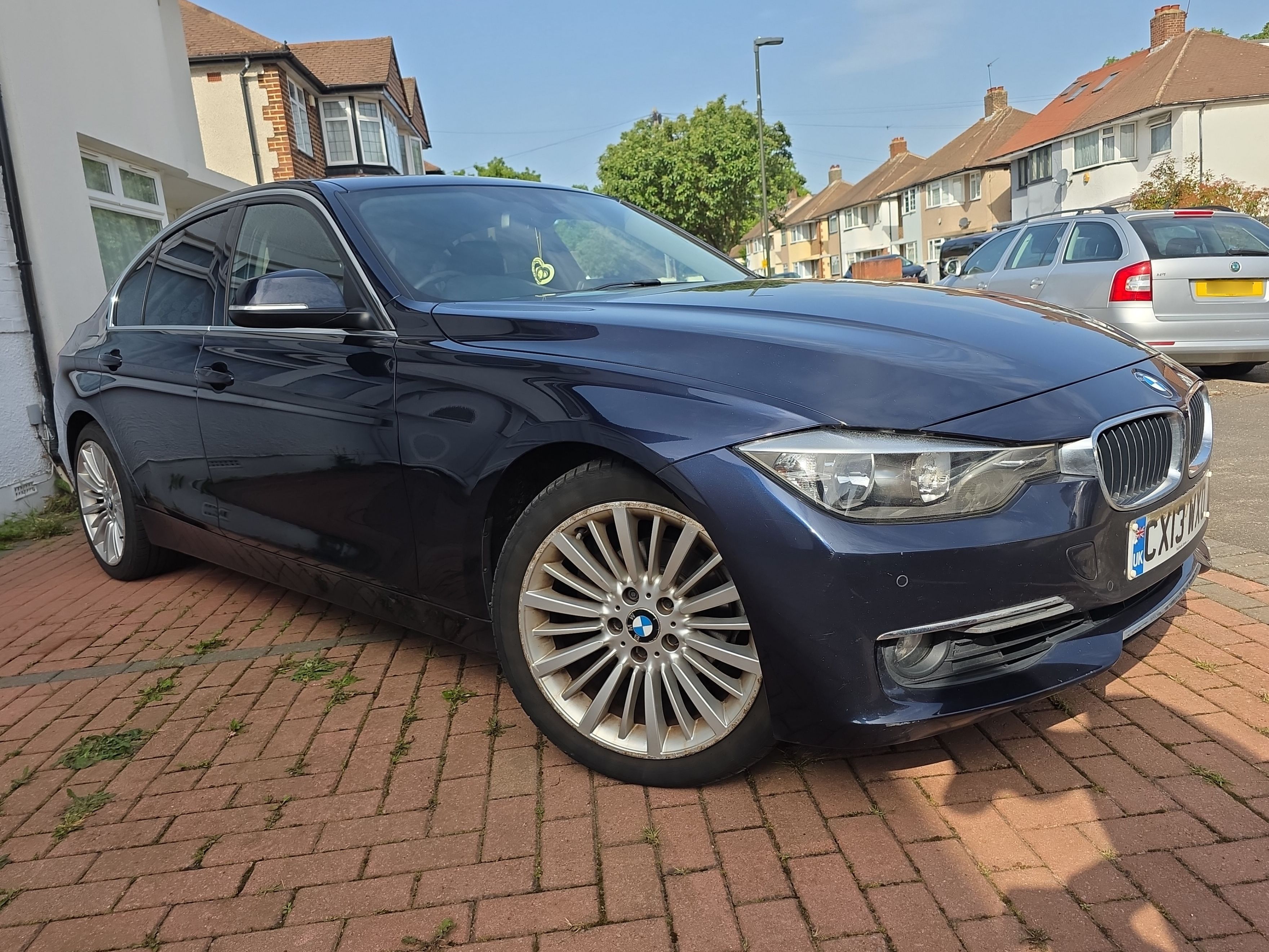 BMW 320I Luxury