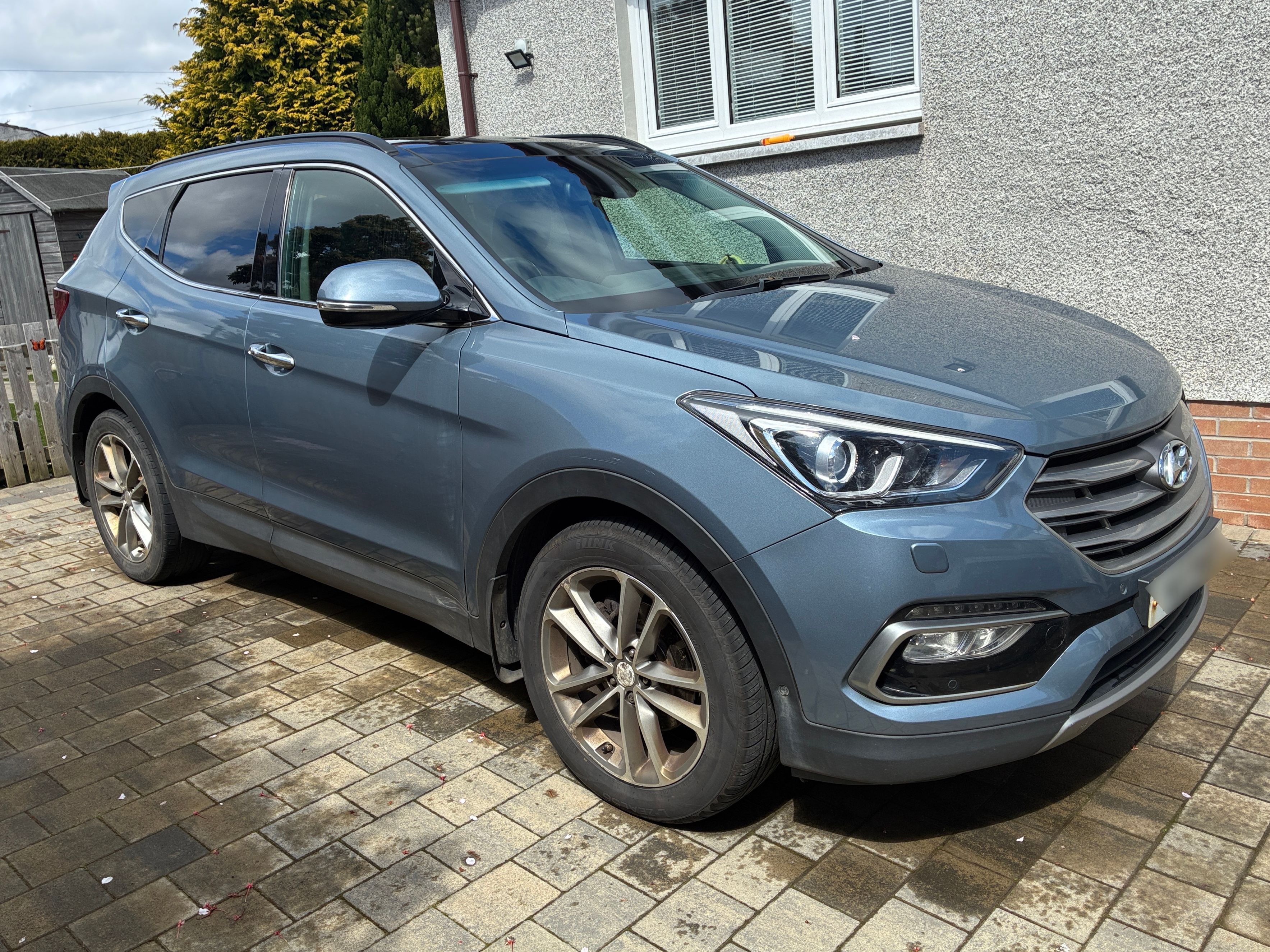Hyundai Santa