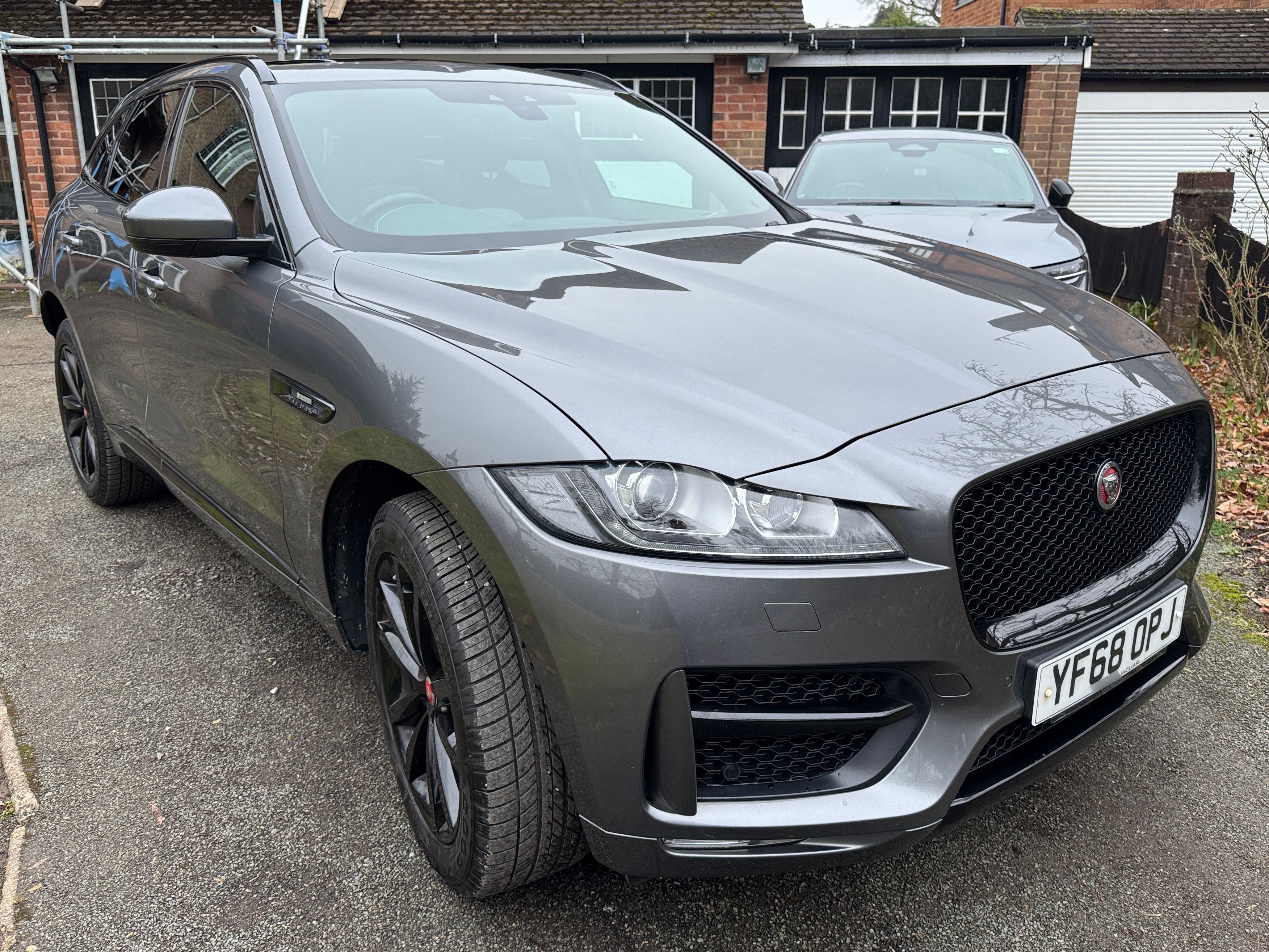 Jaguar F-PACE