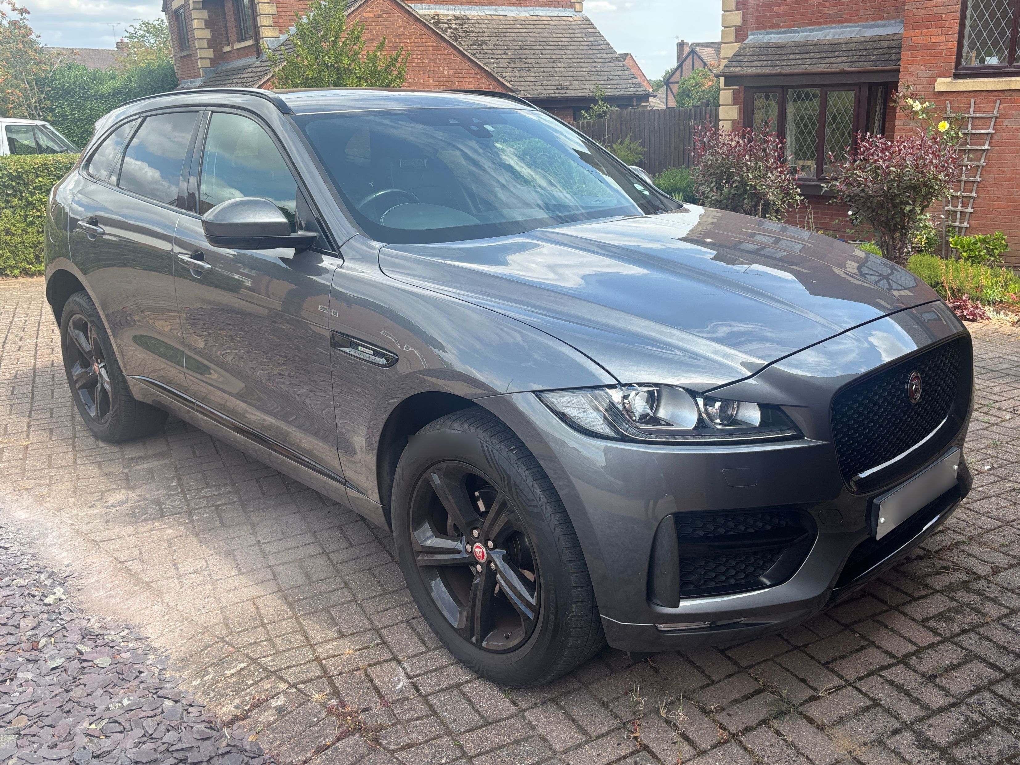 Jaguar F-PACE