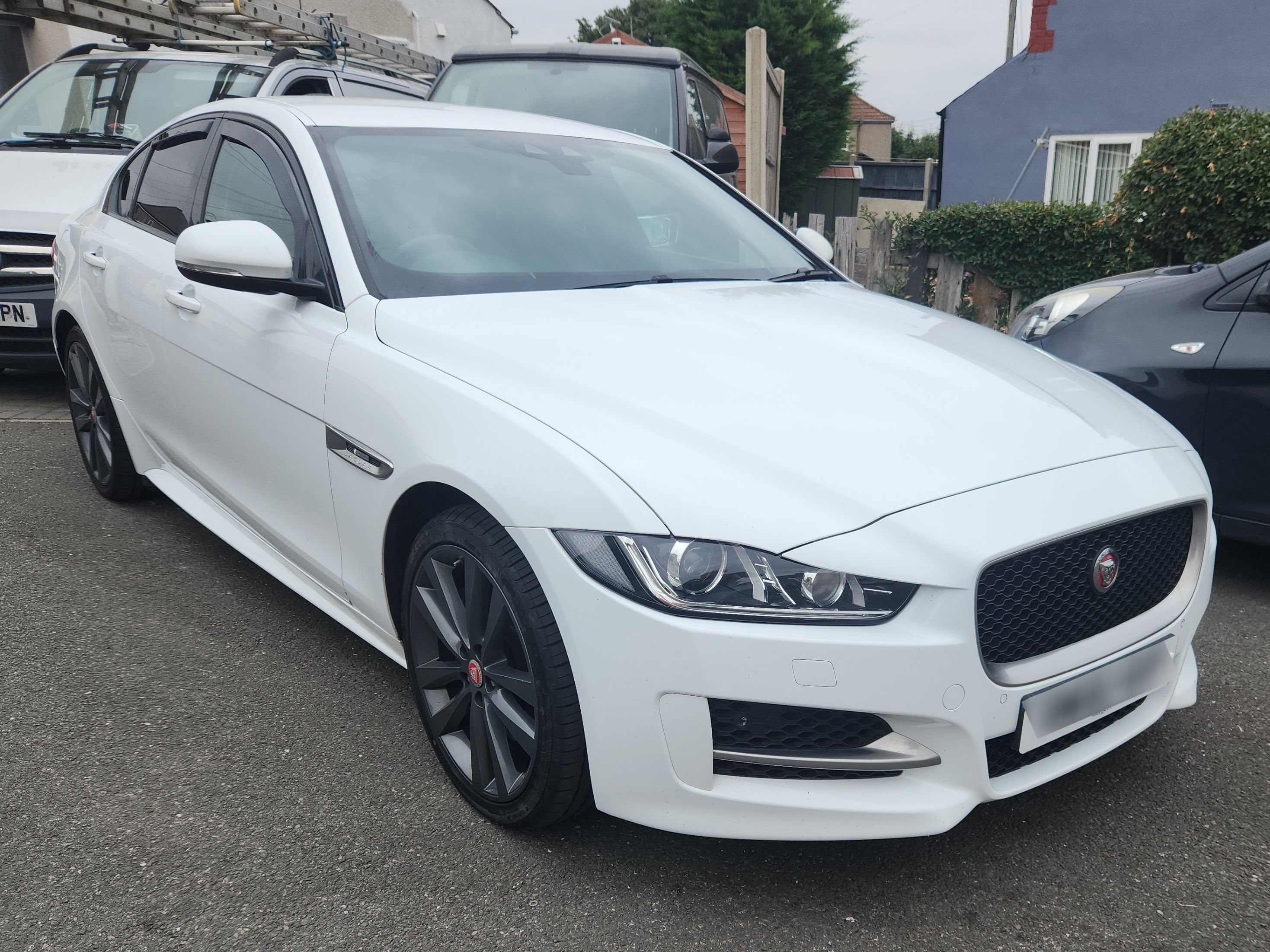 Jaguar XE R-Sport D AWD Auto