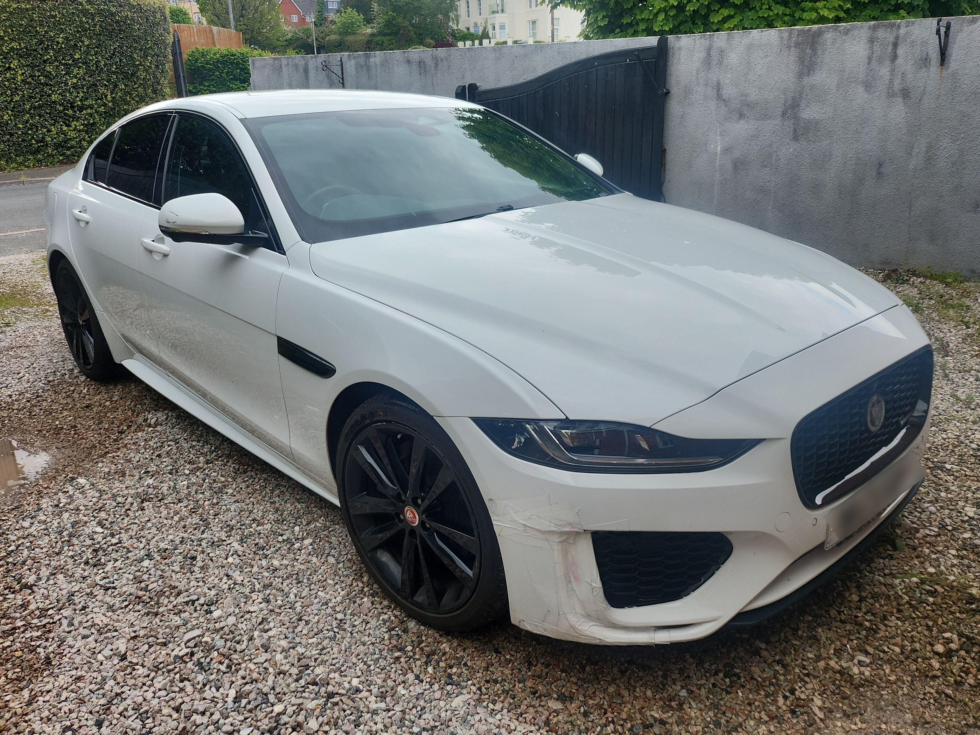 Jaguar XE R-DYNAMIC SE D MHEV Auto
