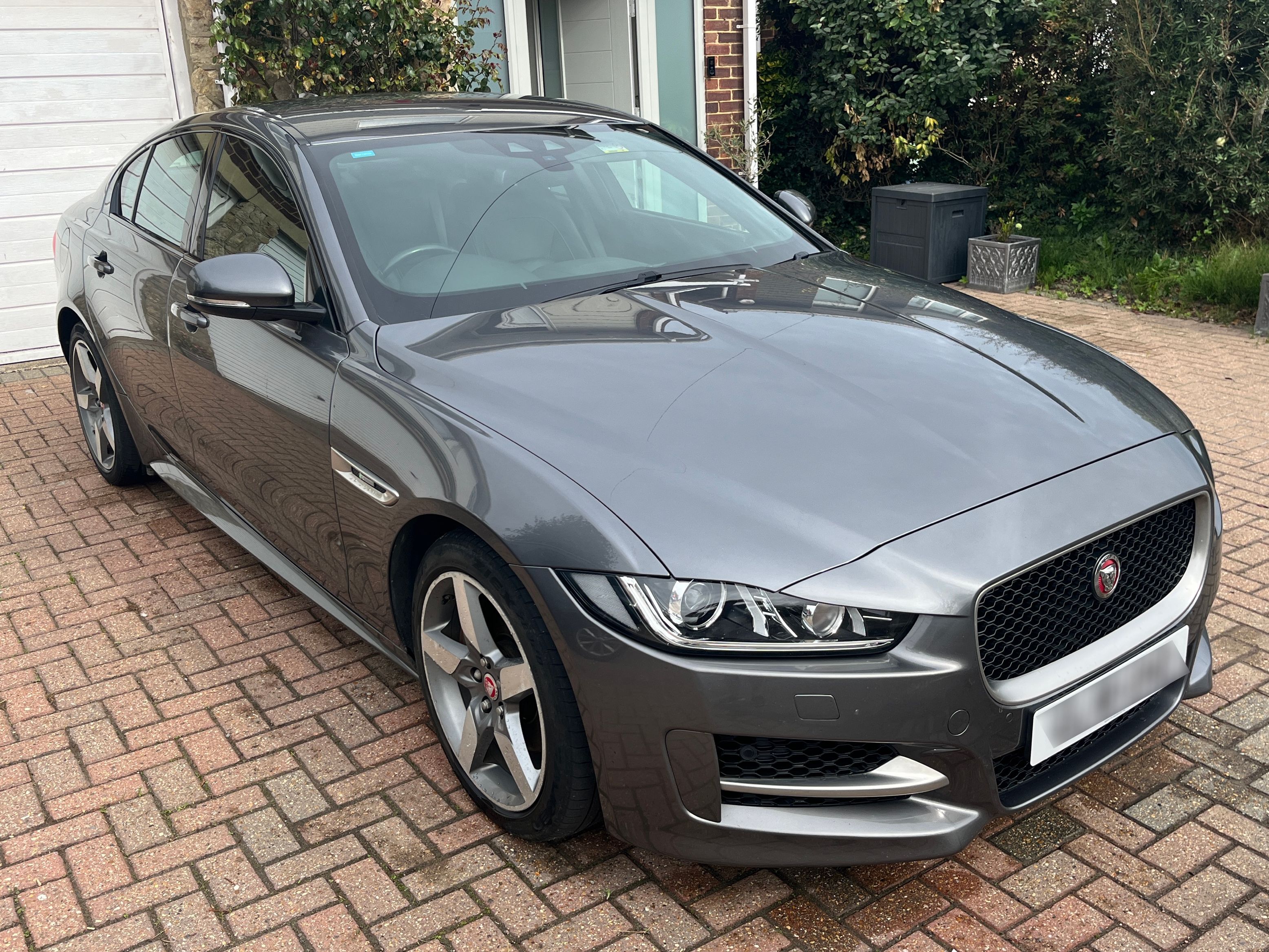 Jaguar XE R-Sport D Auto