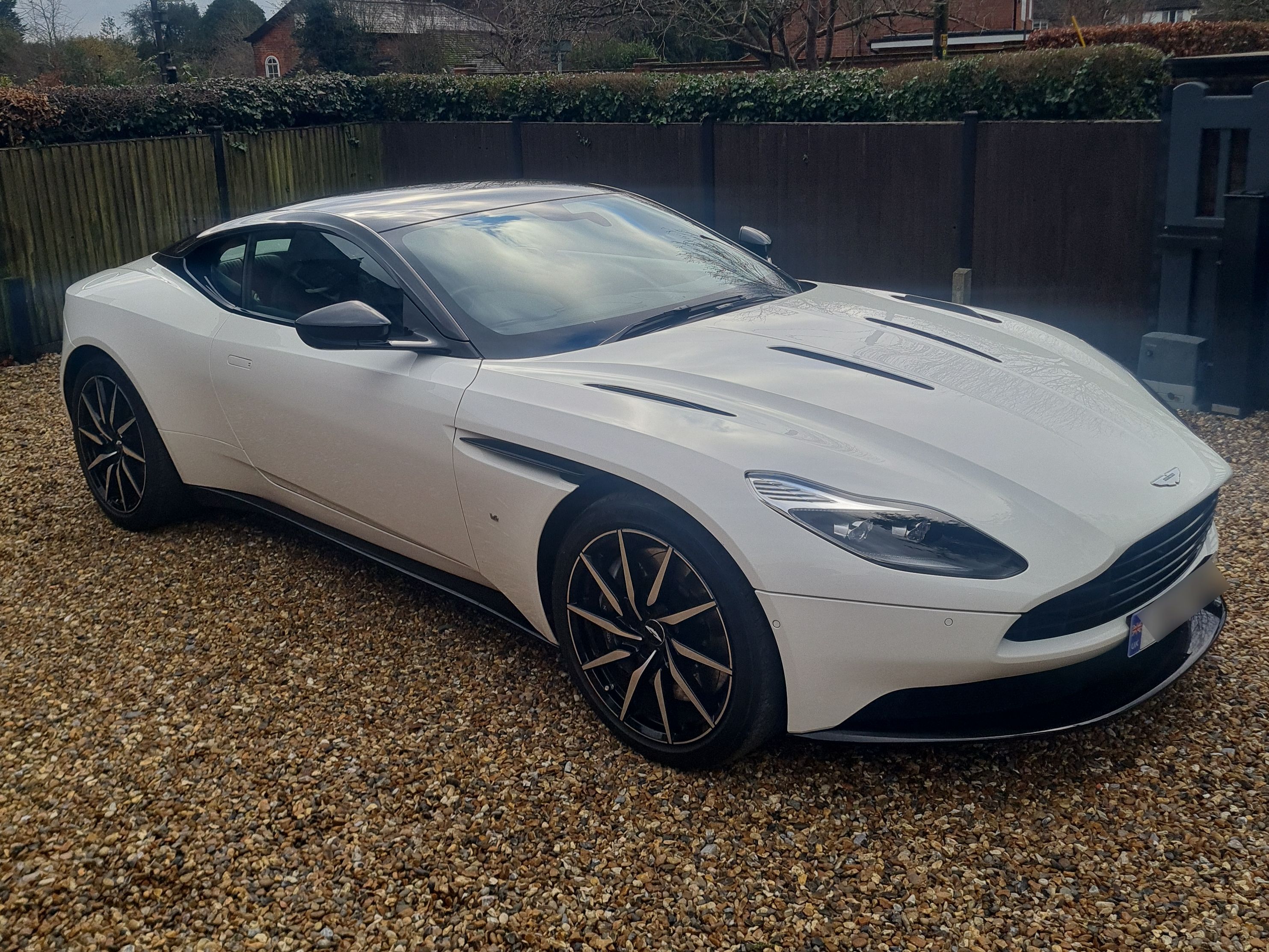 Aston Martin DB11