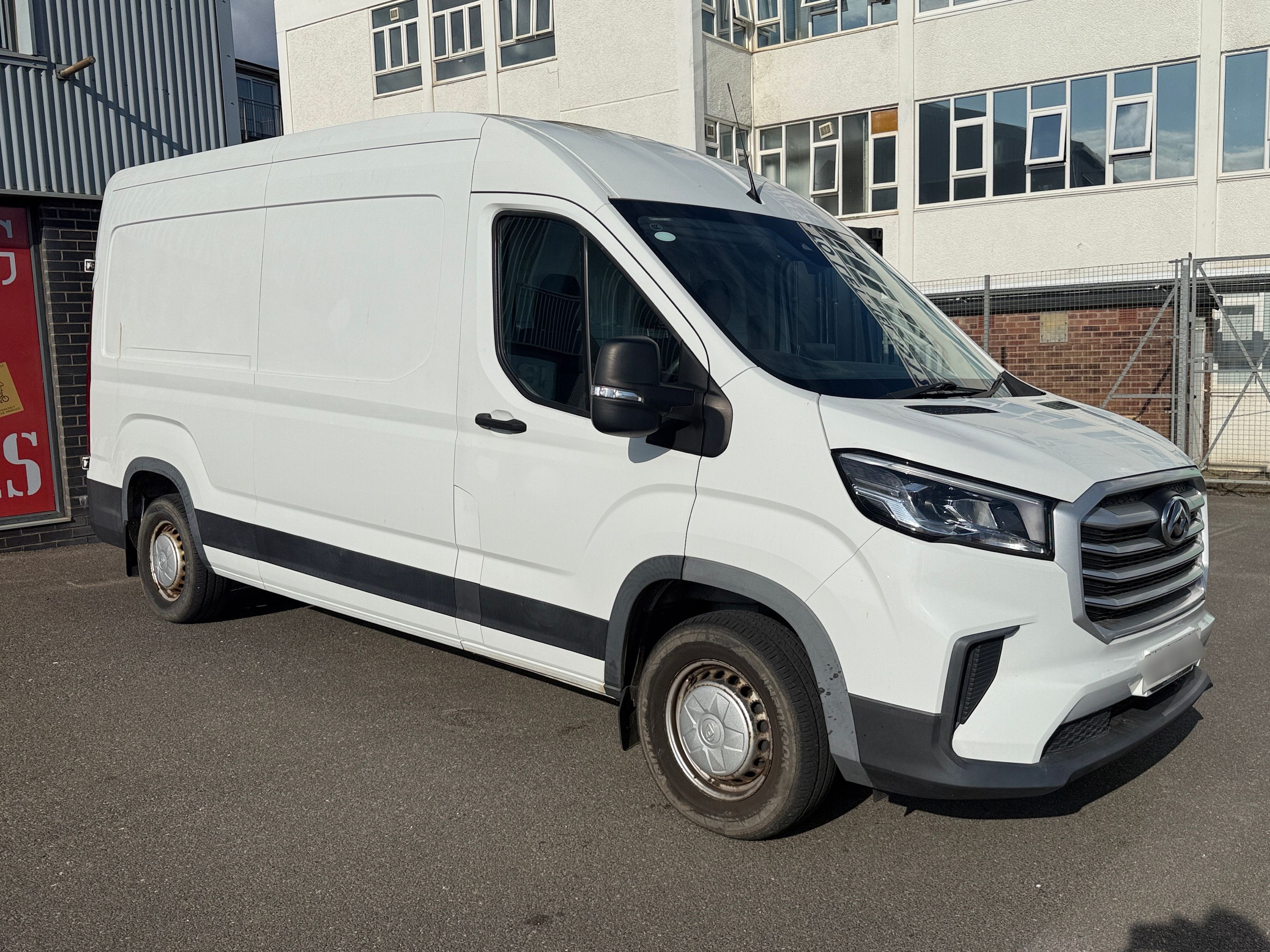 MAXUS Deliver 9