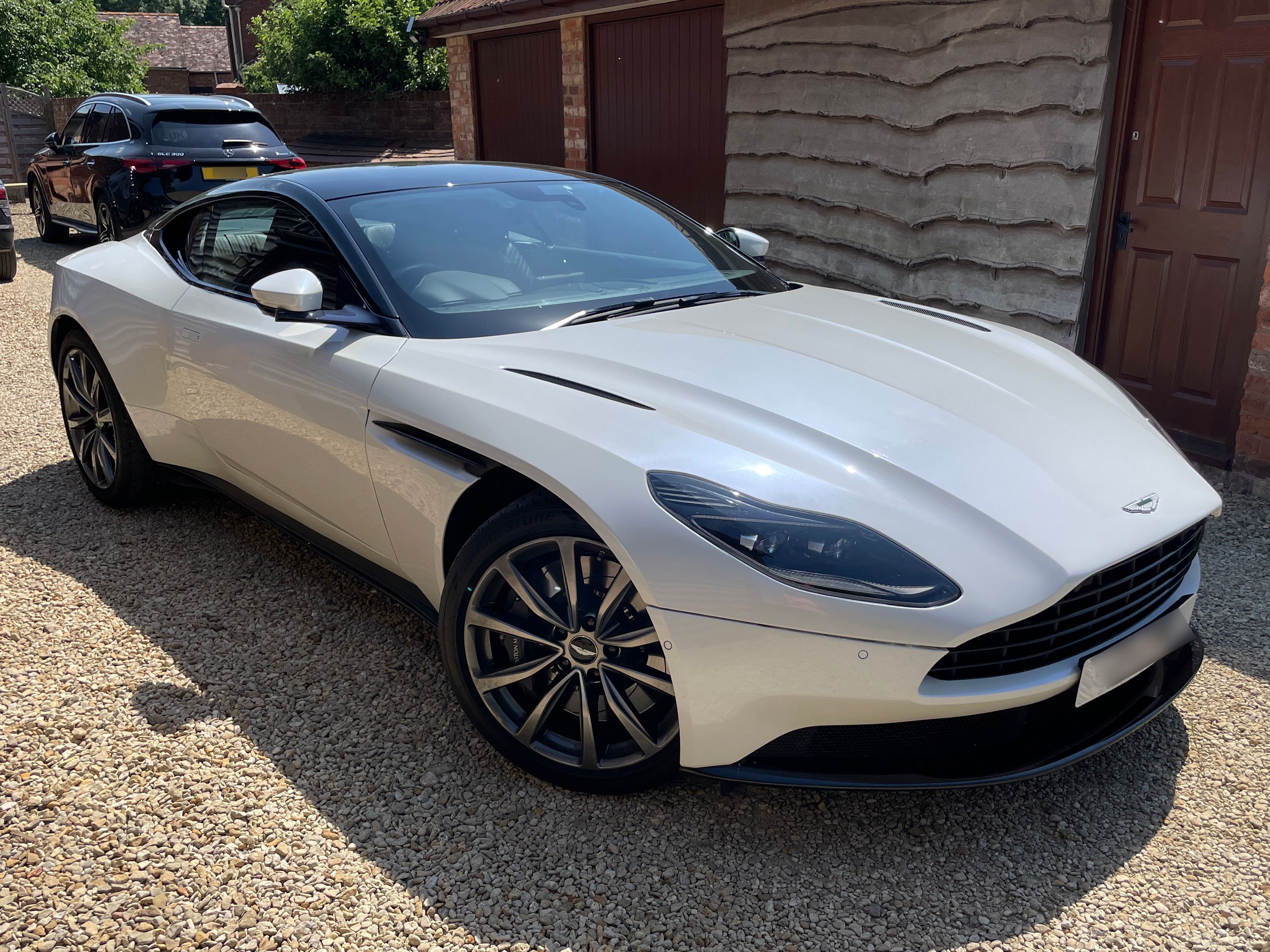 Aston Martin DB11