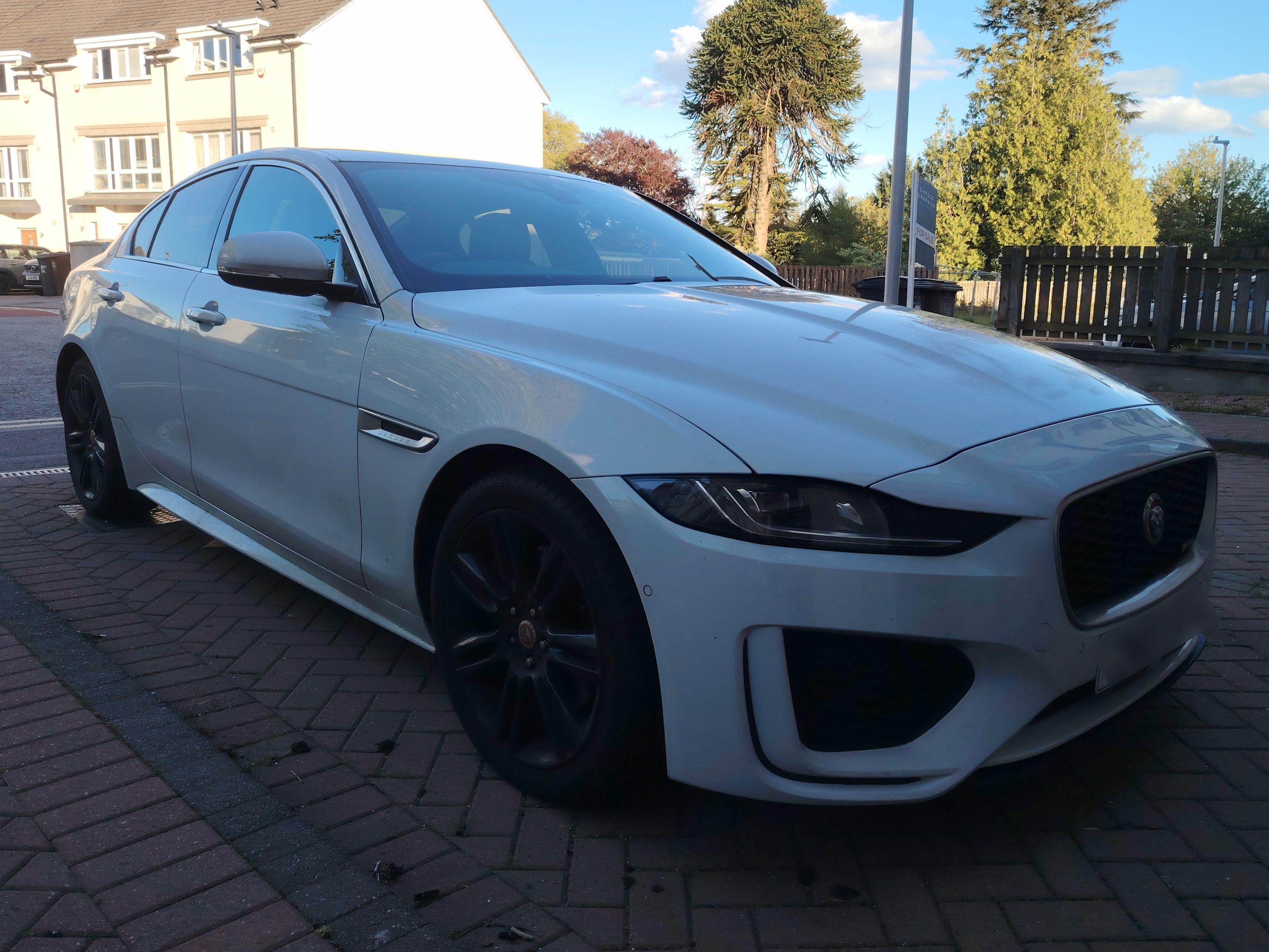 Jaguar XE R-DYNAMIC SE D Auto