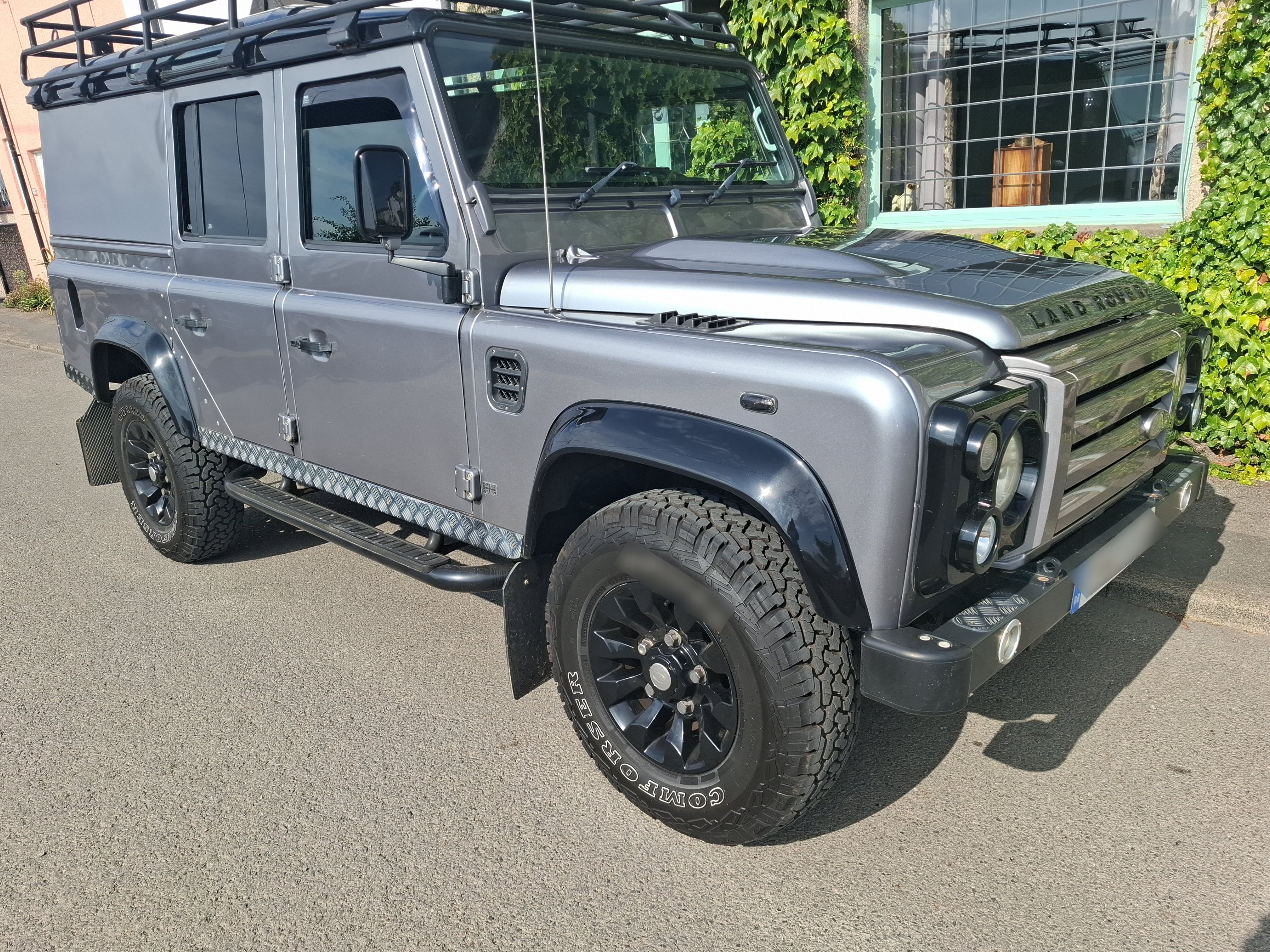 Land Rover Defender