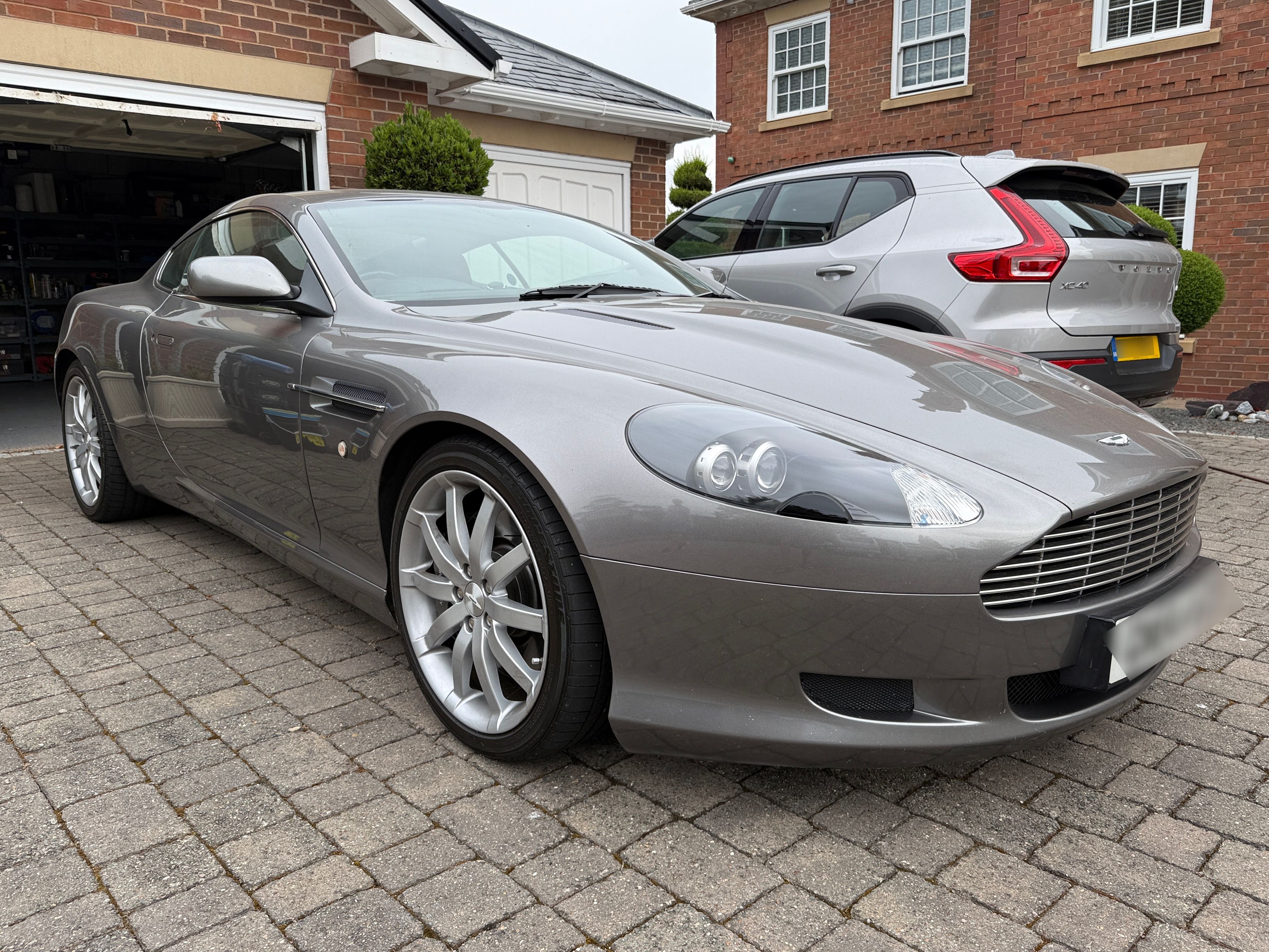 Aston Martin DB9