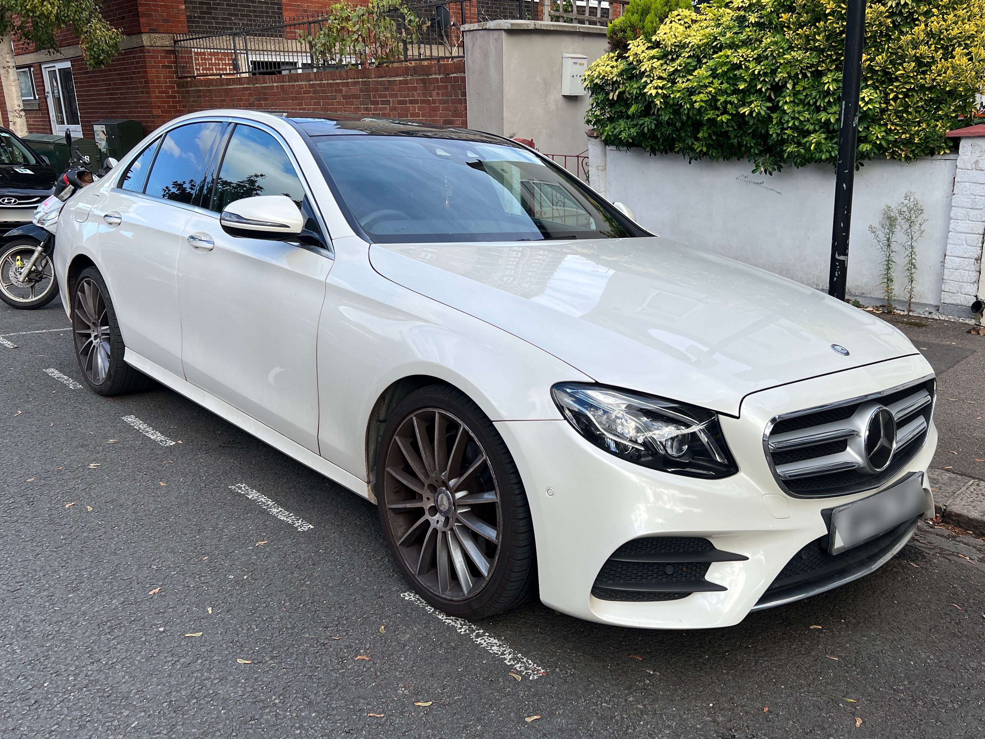 Mercedes E 220 D AMG Line PREMIUM+ Auto