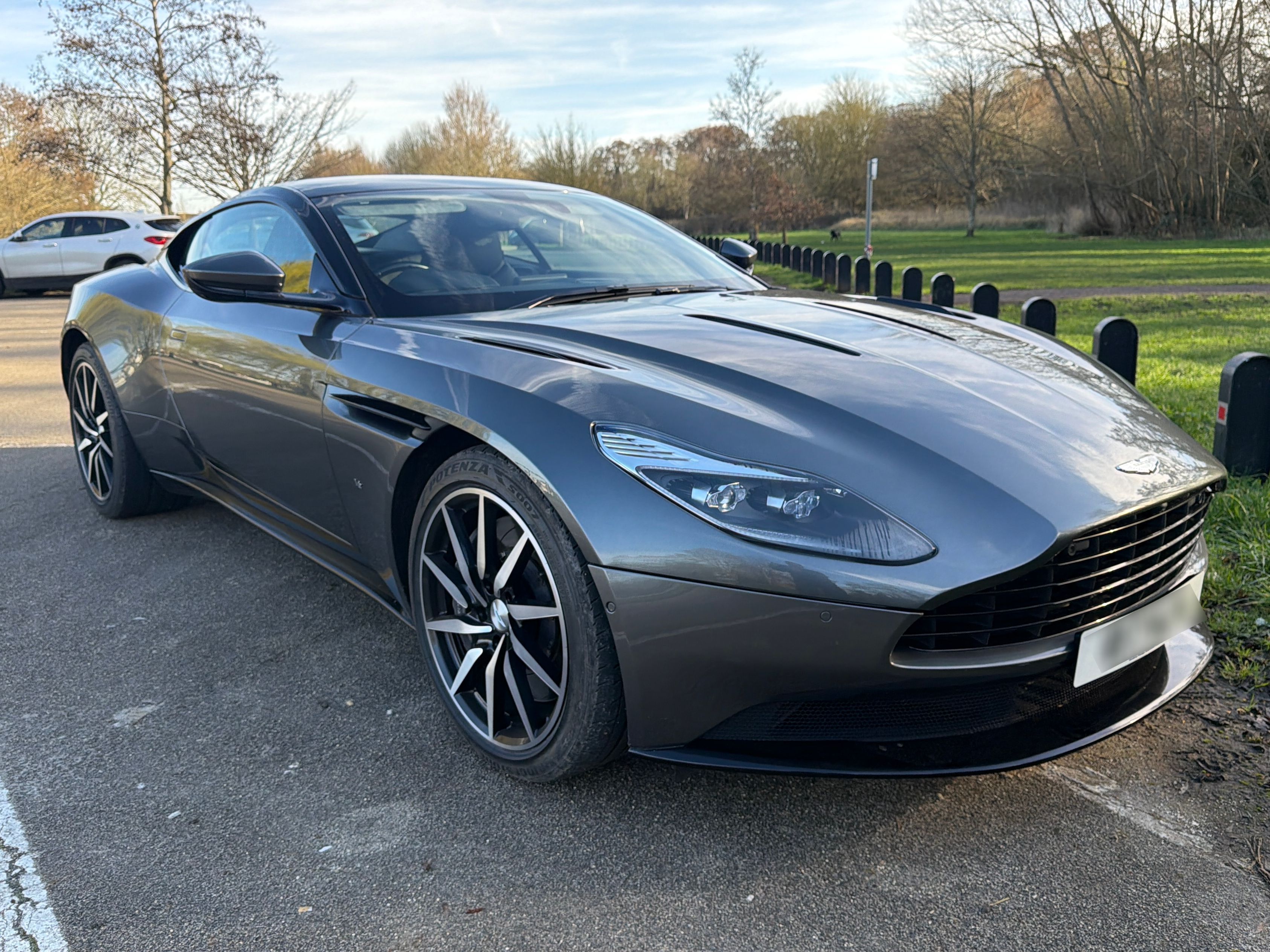 Aston Martin DB11
