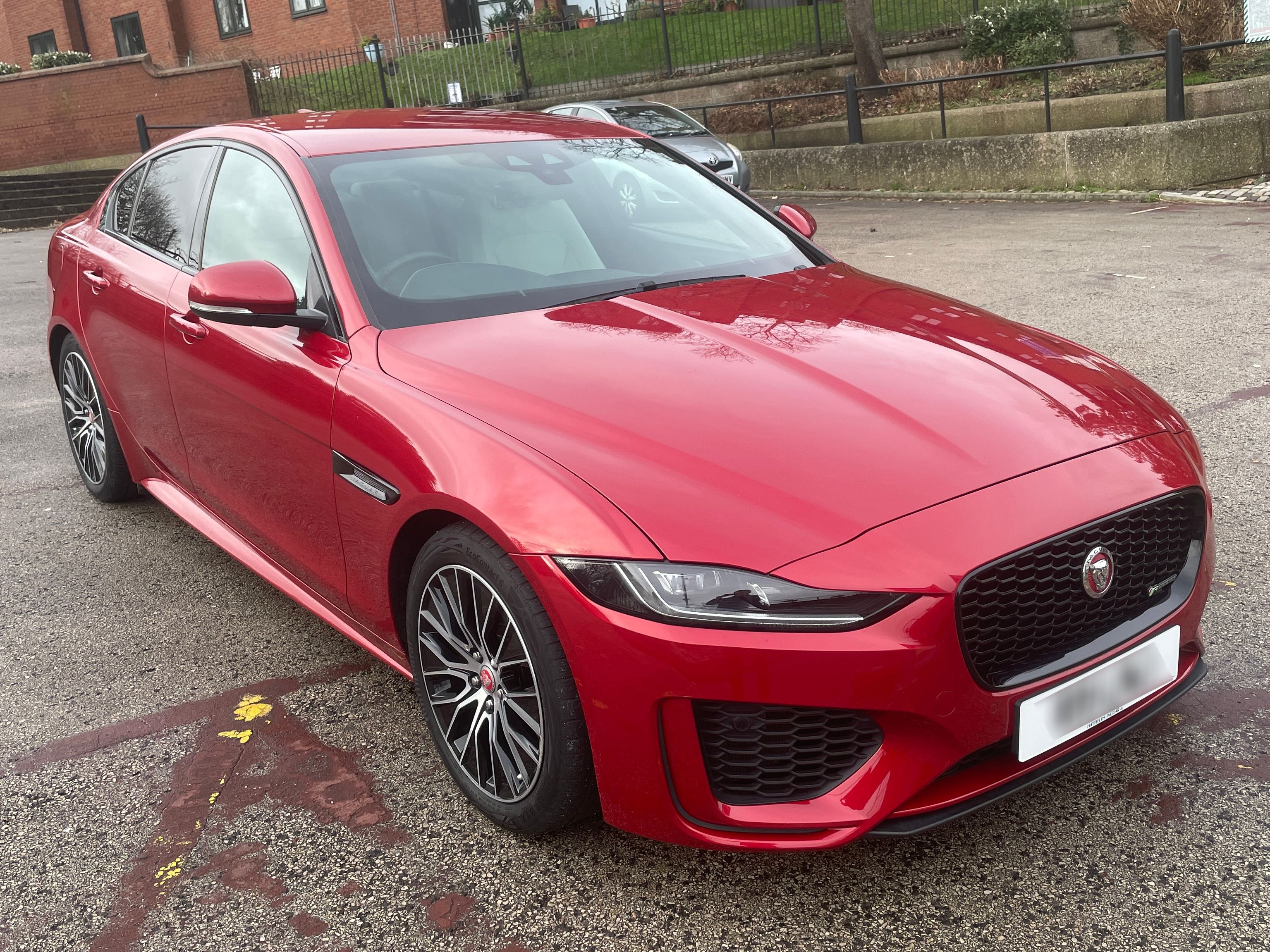 Jaguar XE R-DYNAMIC S Auto