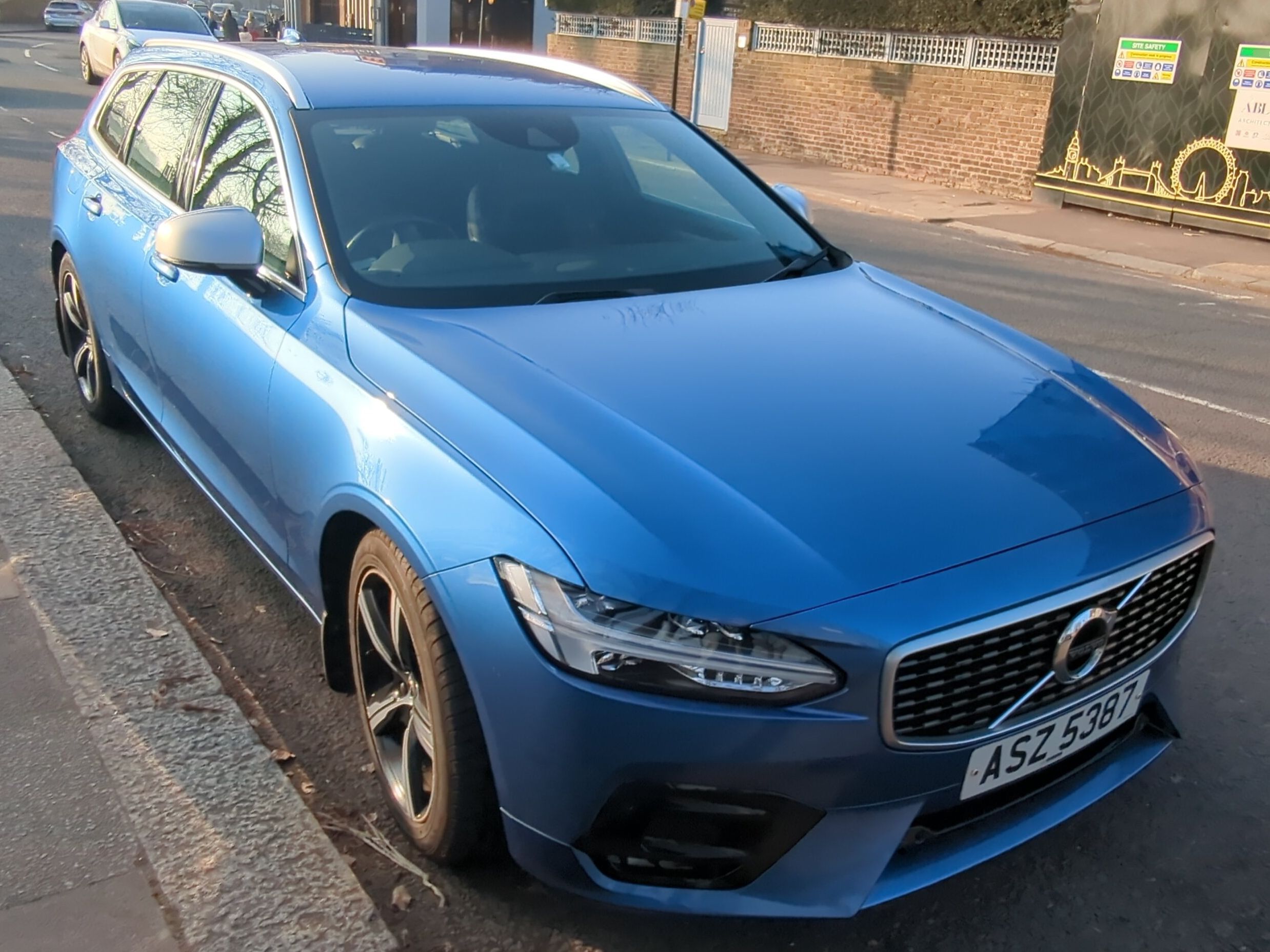 Volvo V90