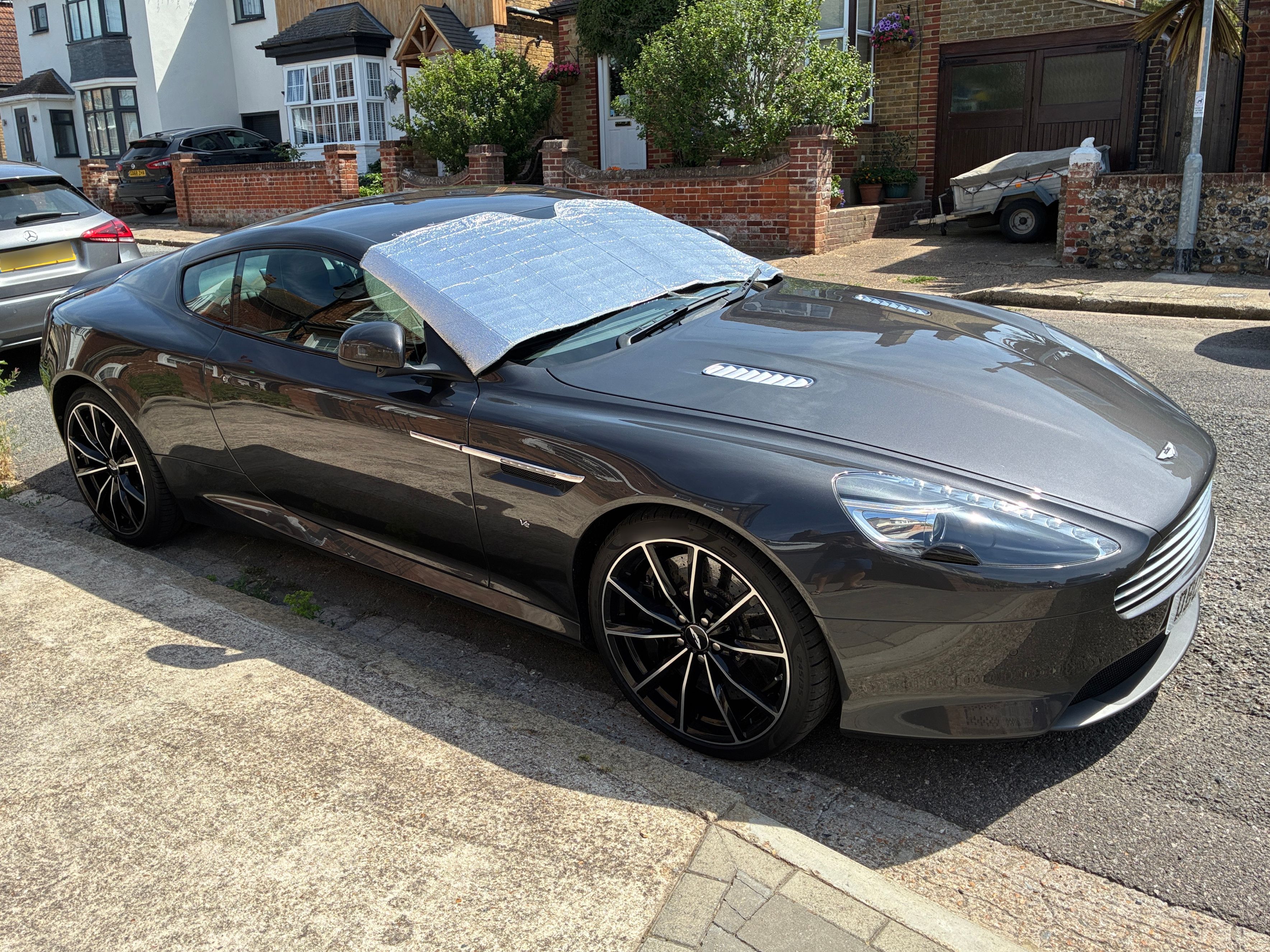 Aston Martin DB9
