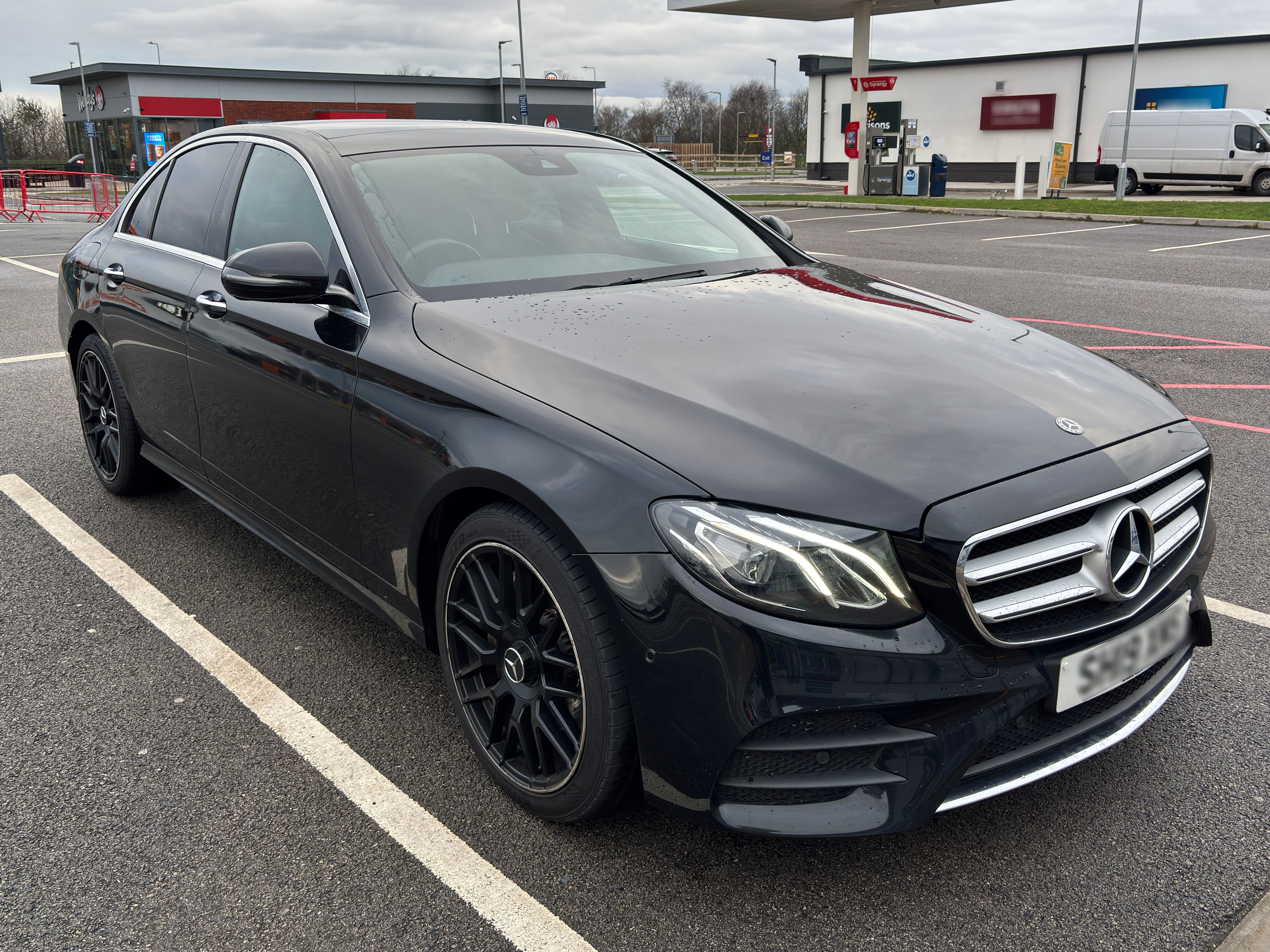 Mercedes E 220 D AMG Line Prem 4MATIC A