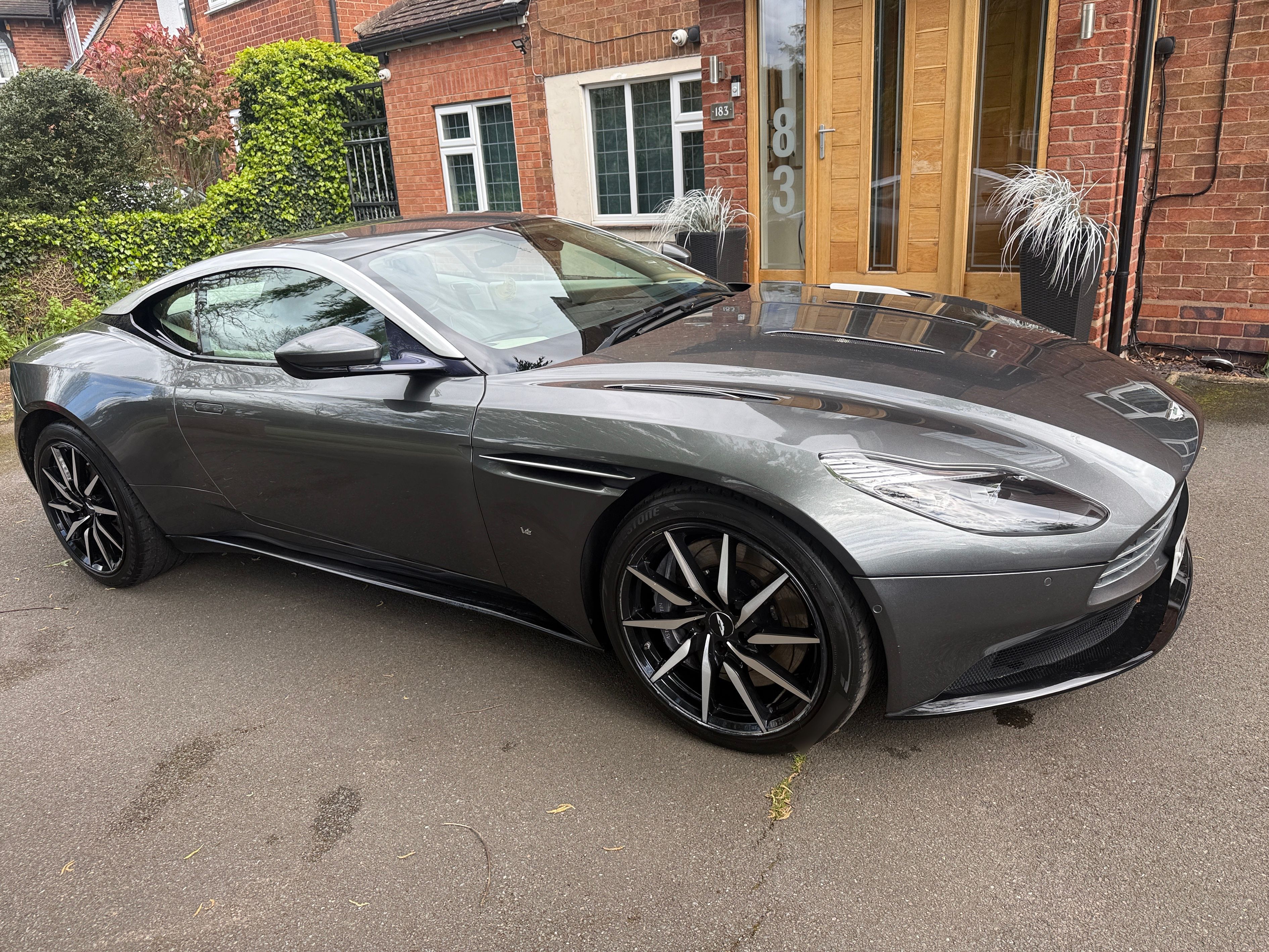 Aston Martin DB11