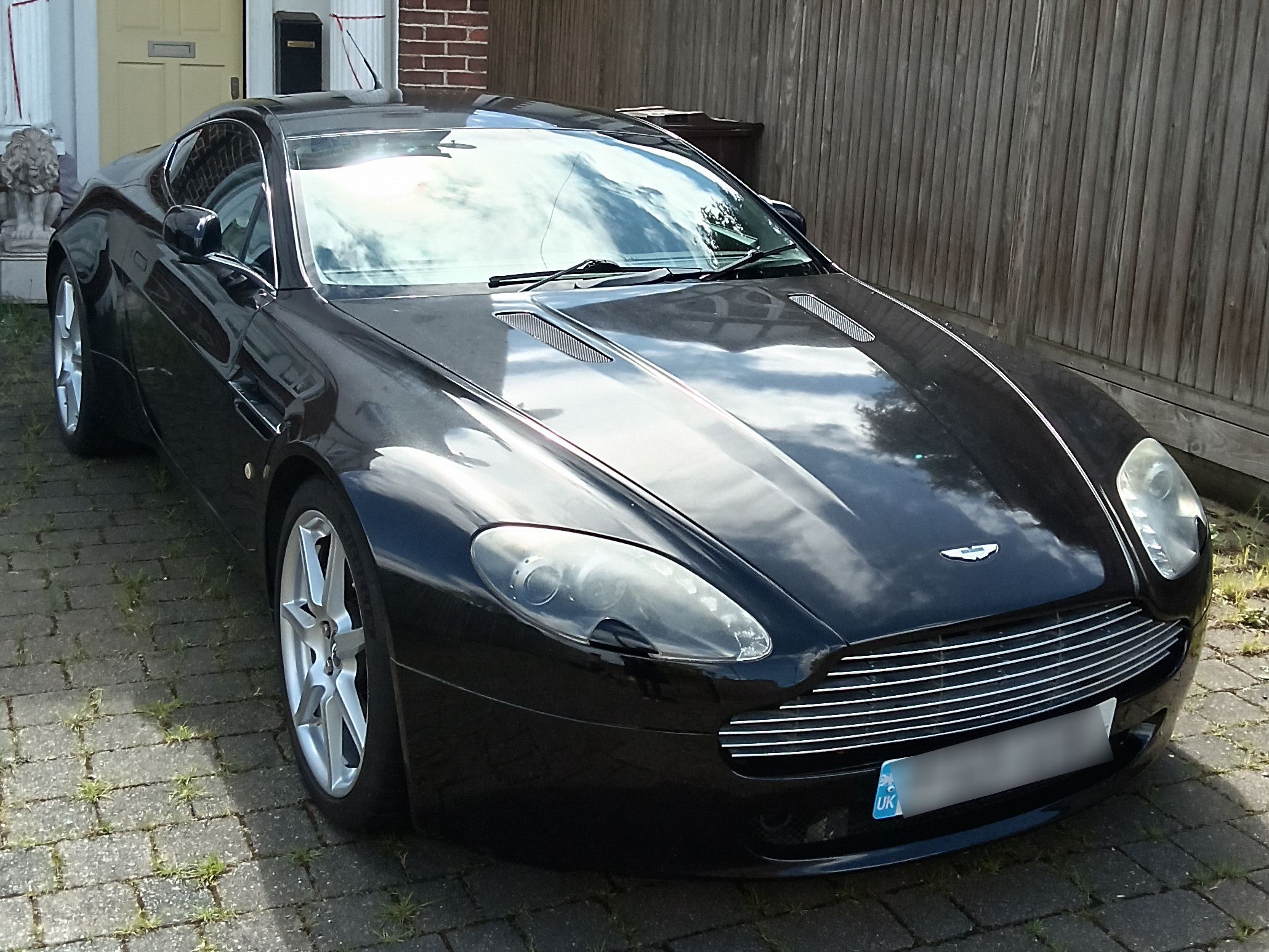 Aston Martin VANTAGE