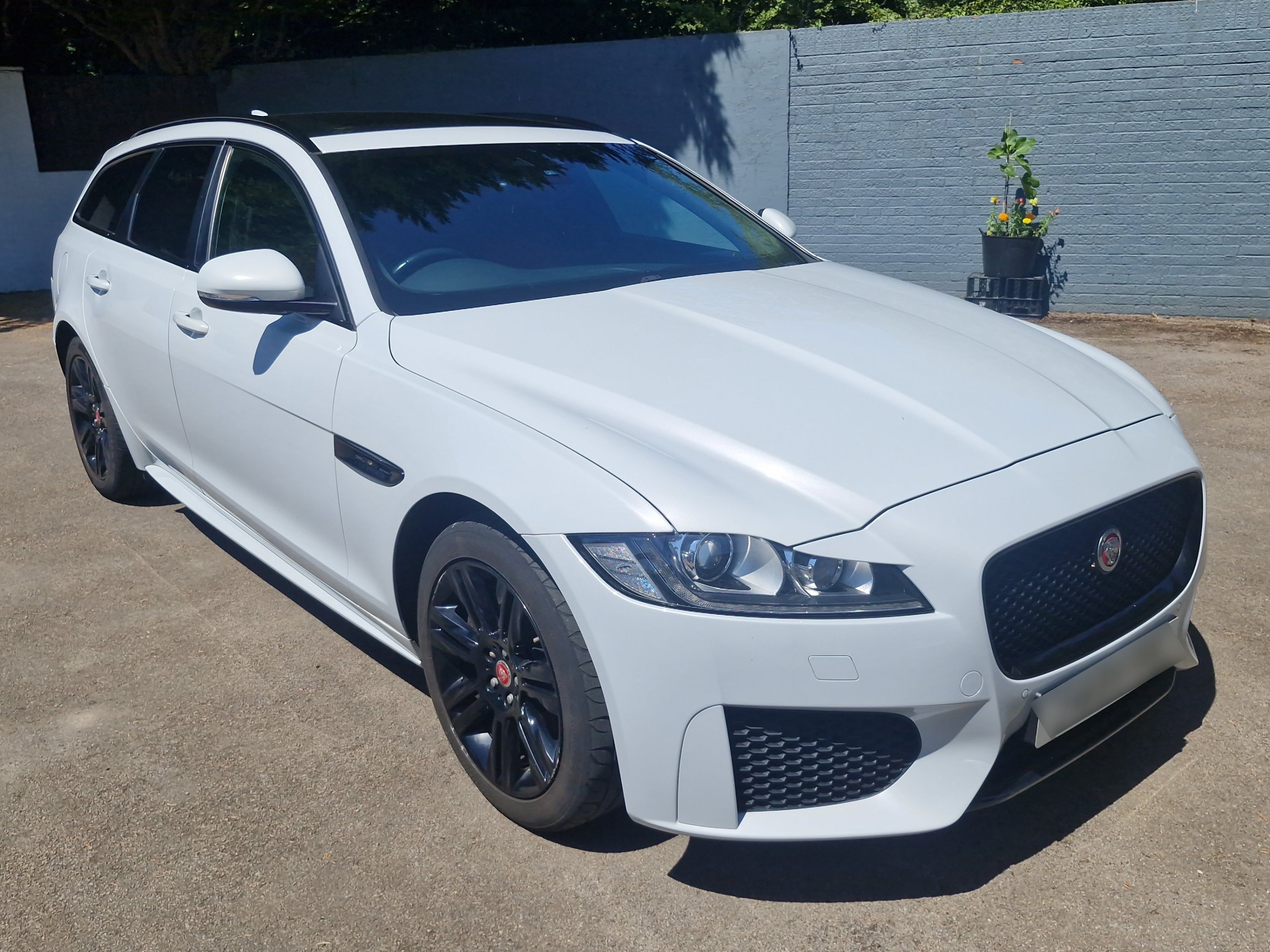 Jaguar XF Chequered Flag Auto