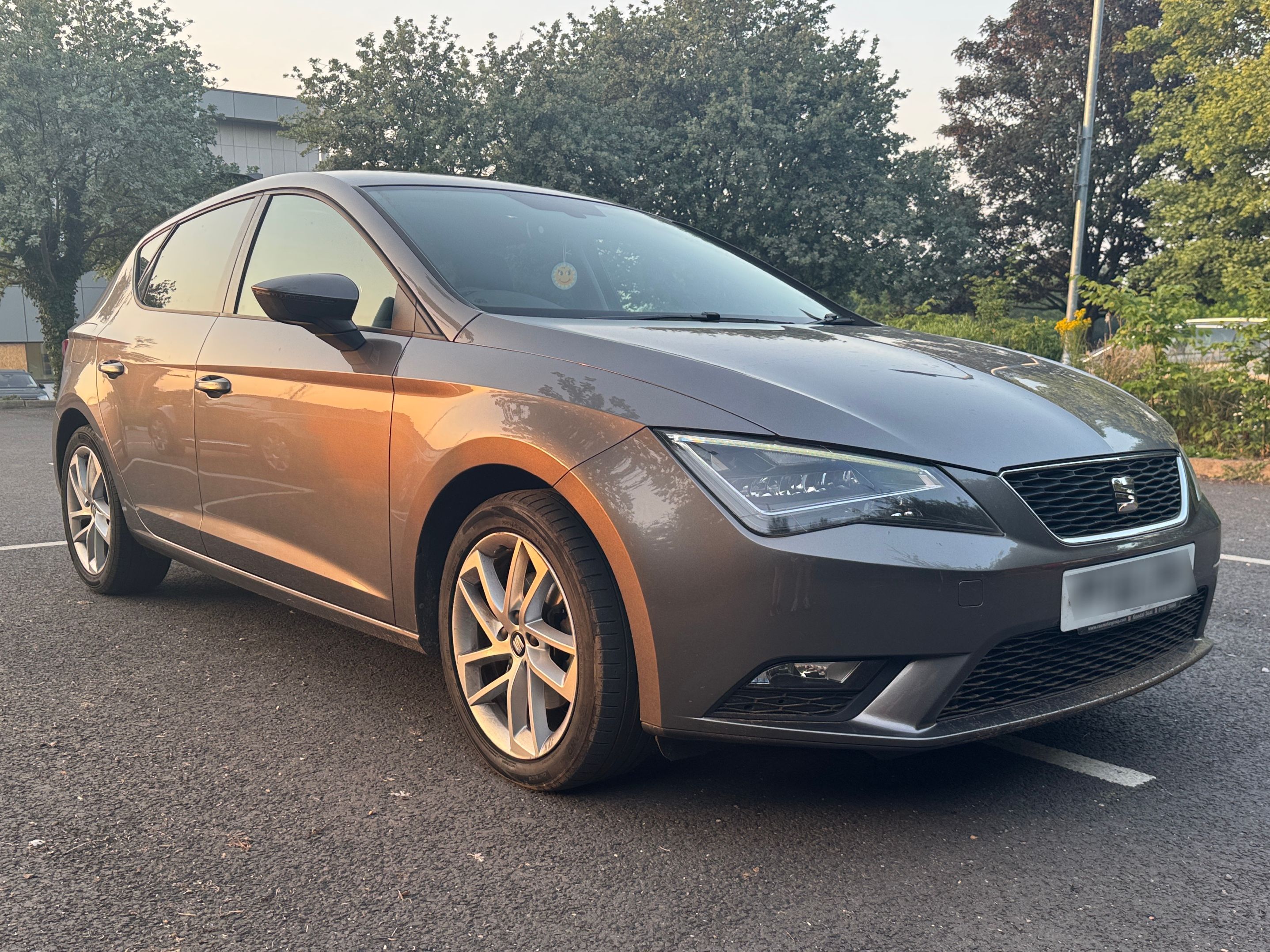 SEAT LEON