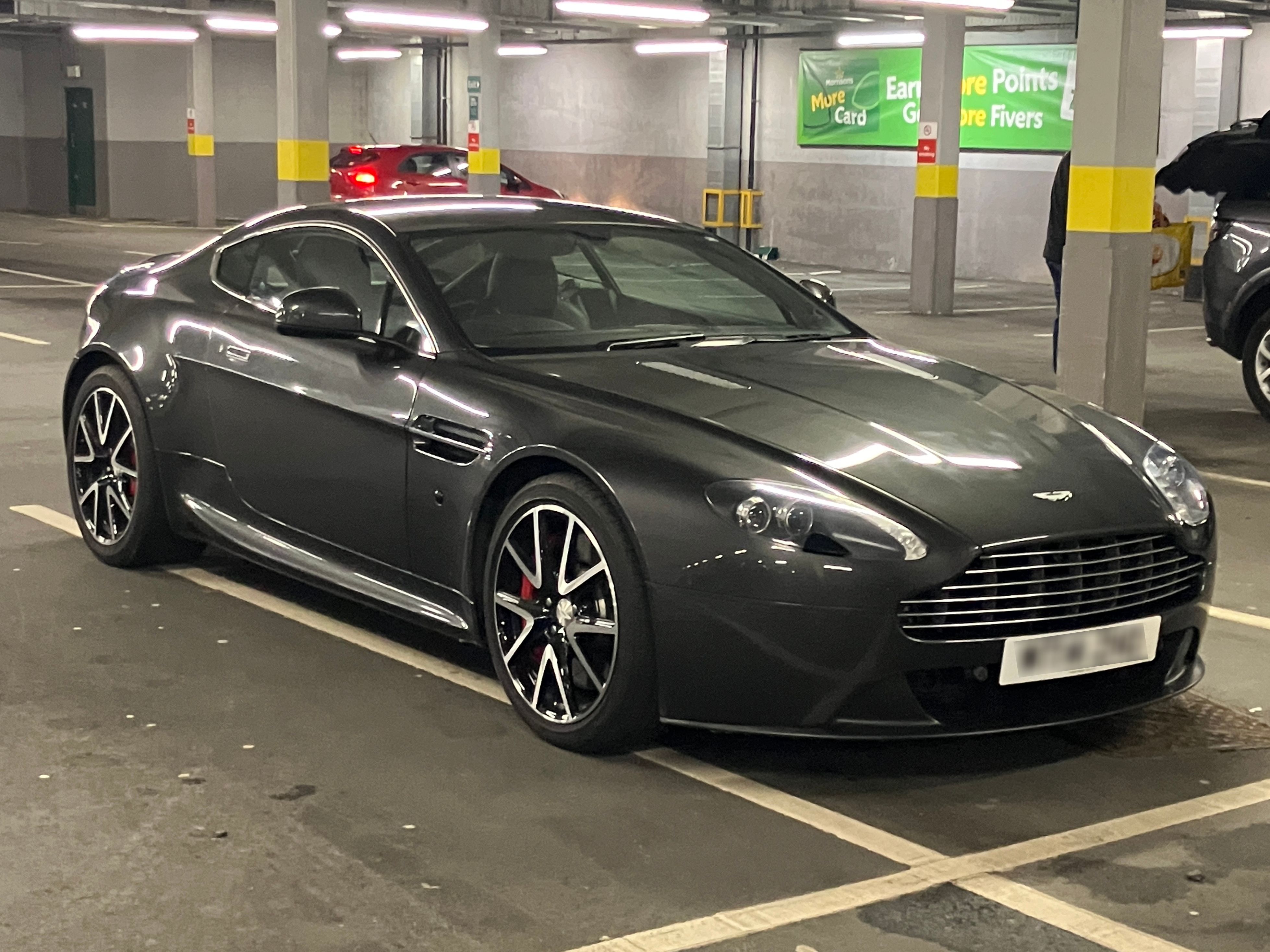 Aston Martin Vantage