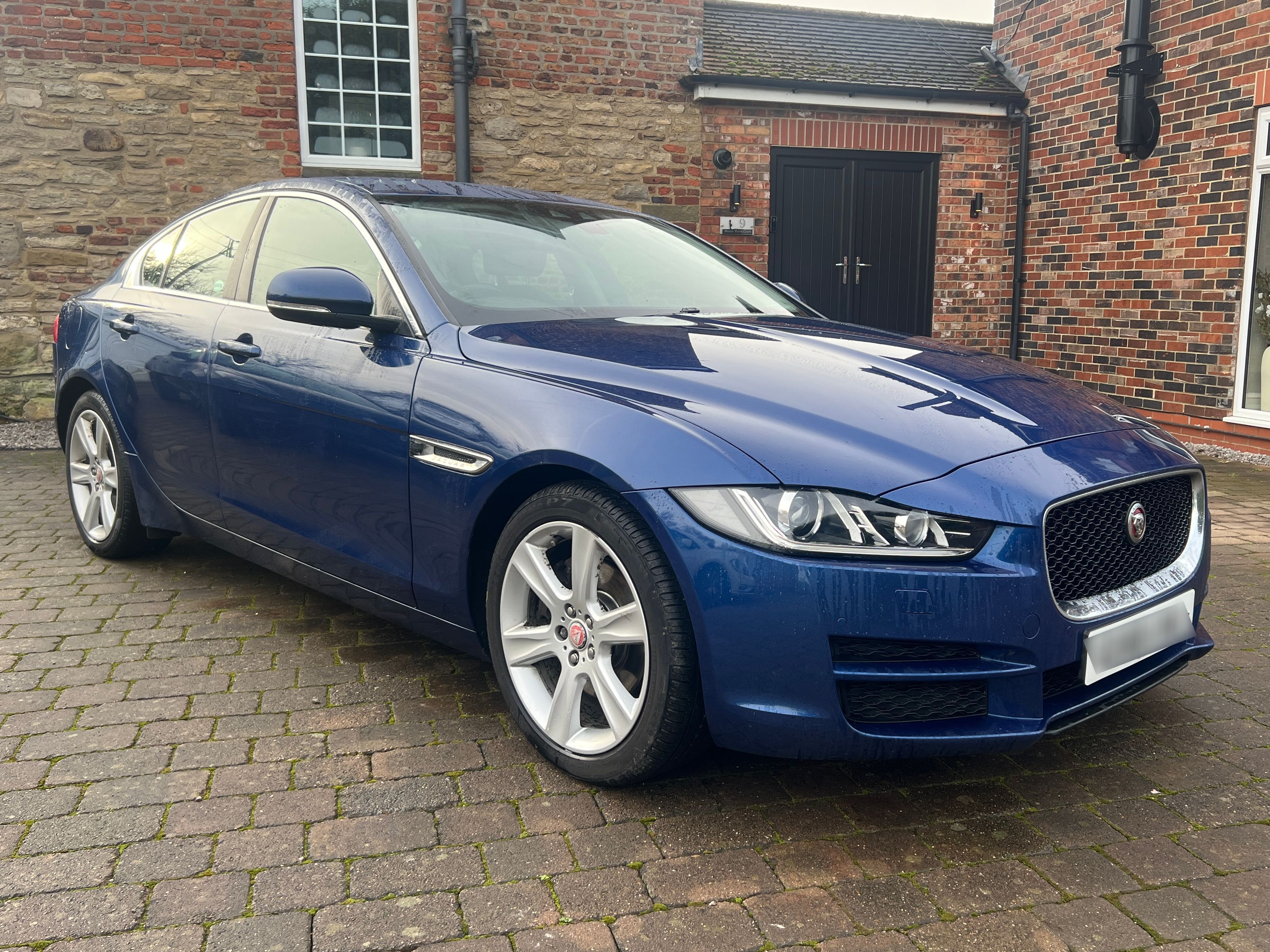 Jaguar XE Portfolio D Auto