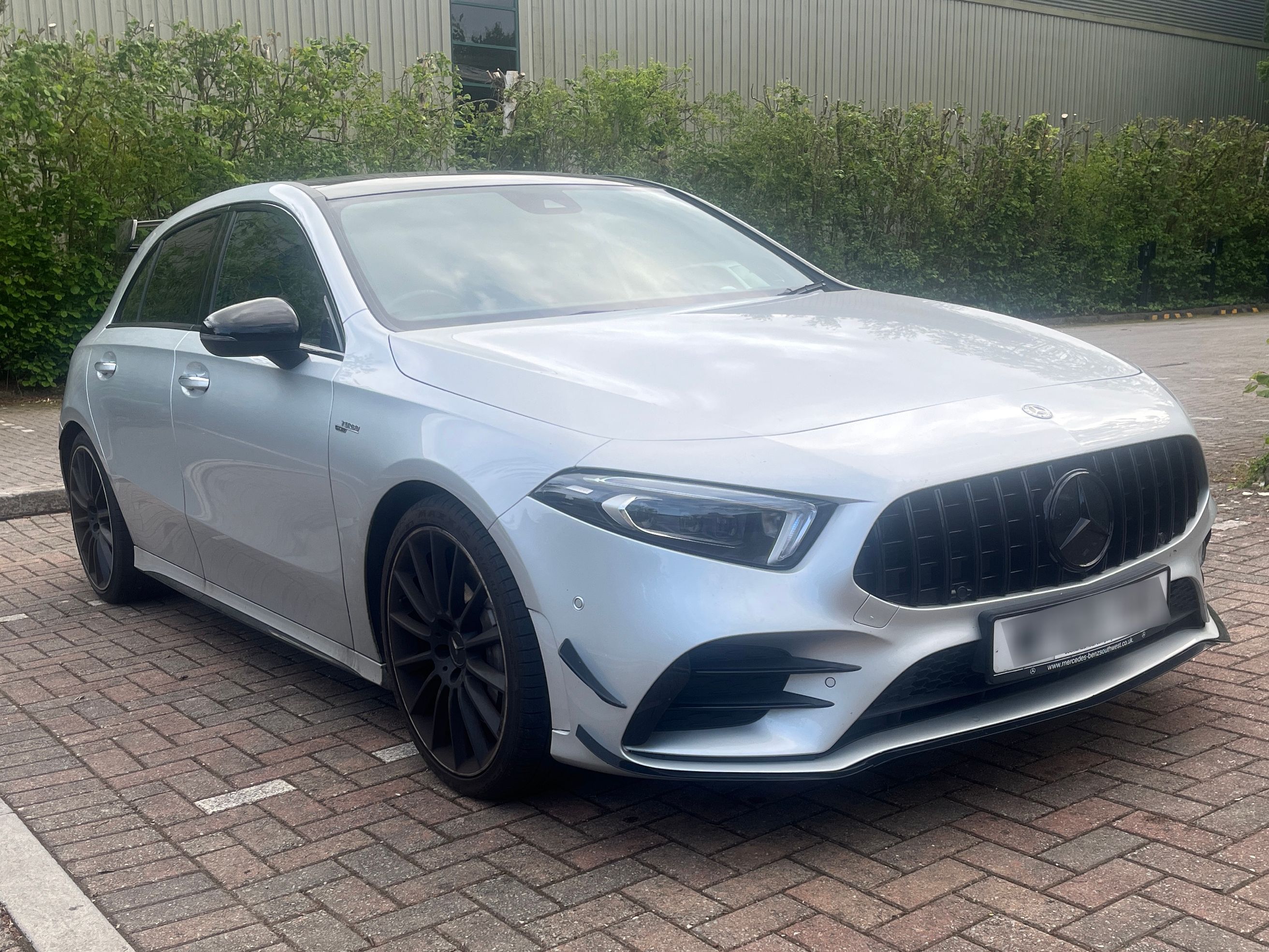 Mercedes AMG A 35 4MATIC Premium + 