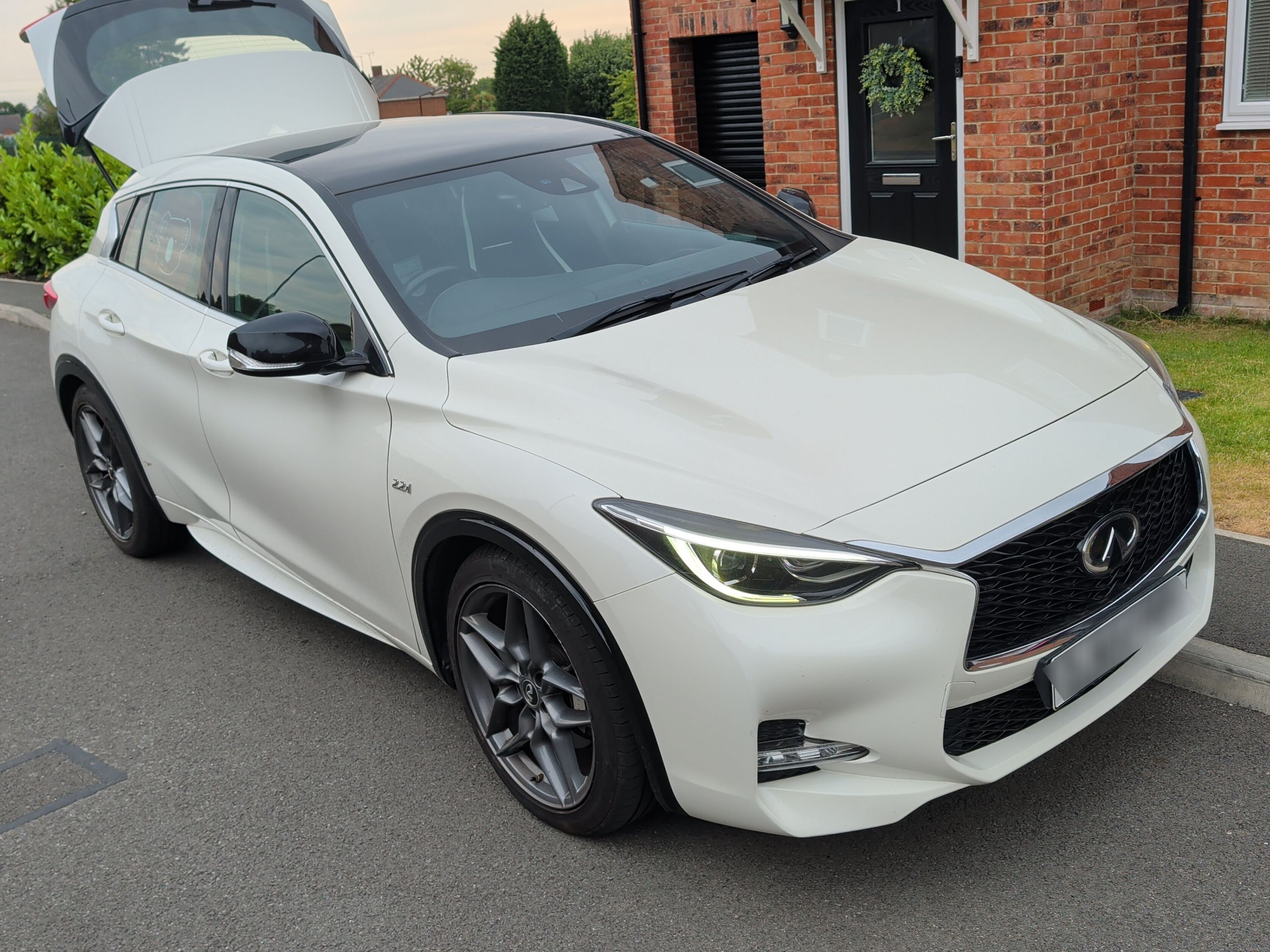 Infiniti Q30