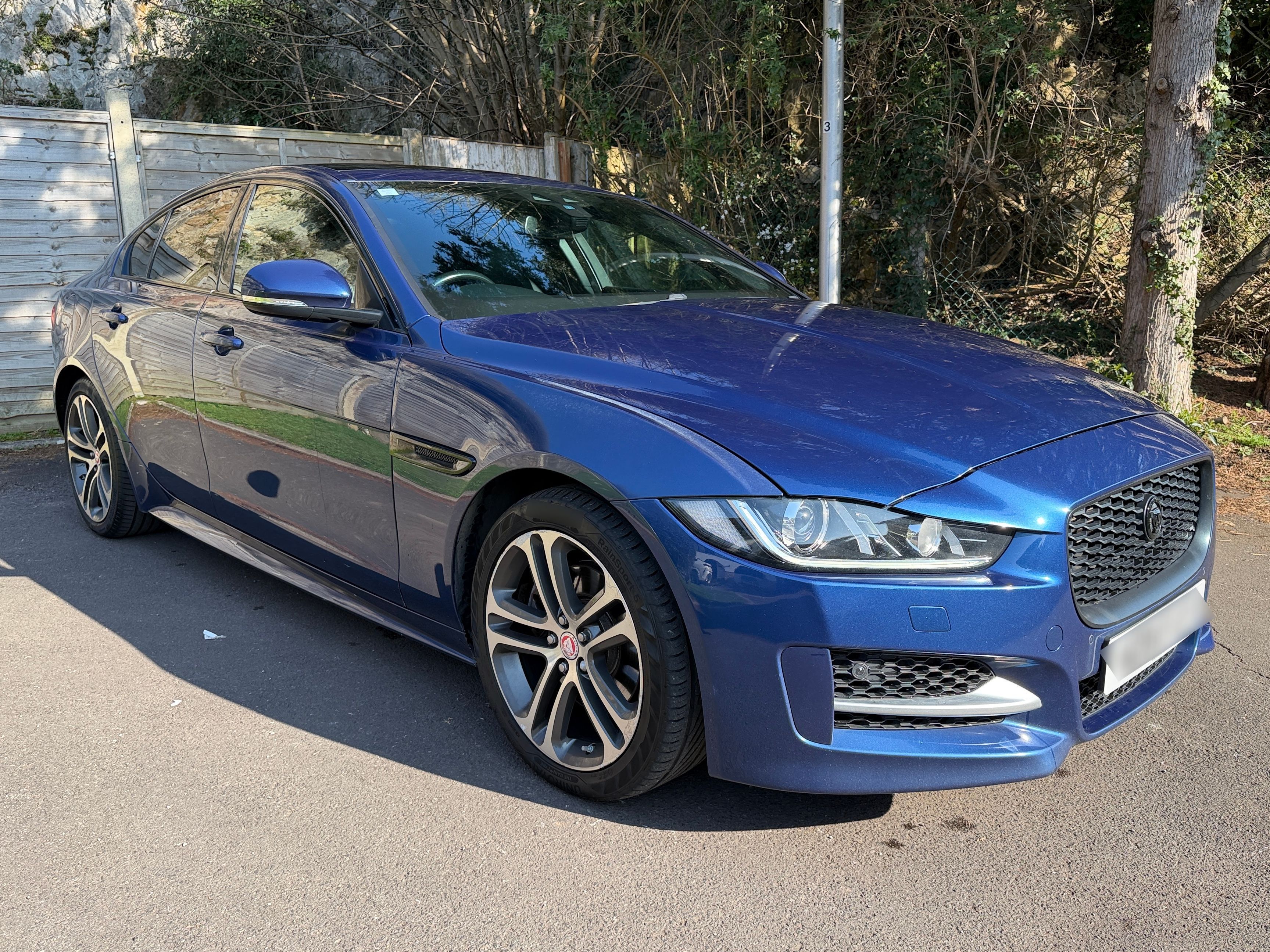 Jaguar XE R-Sport D Auto
