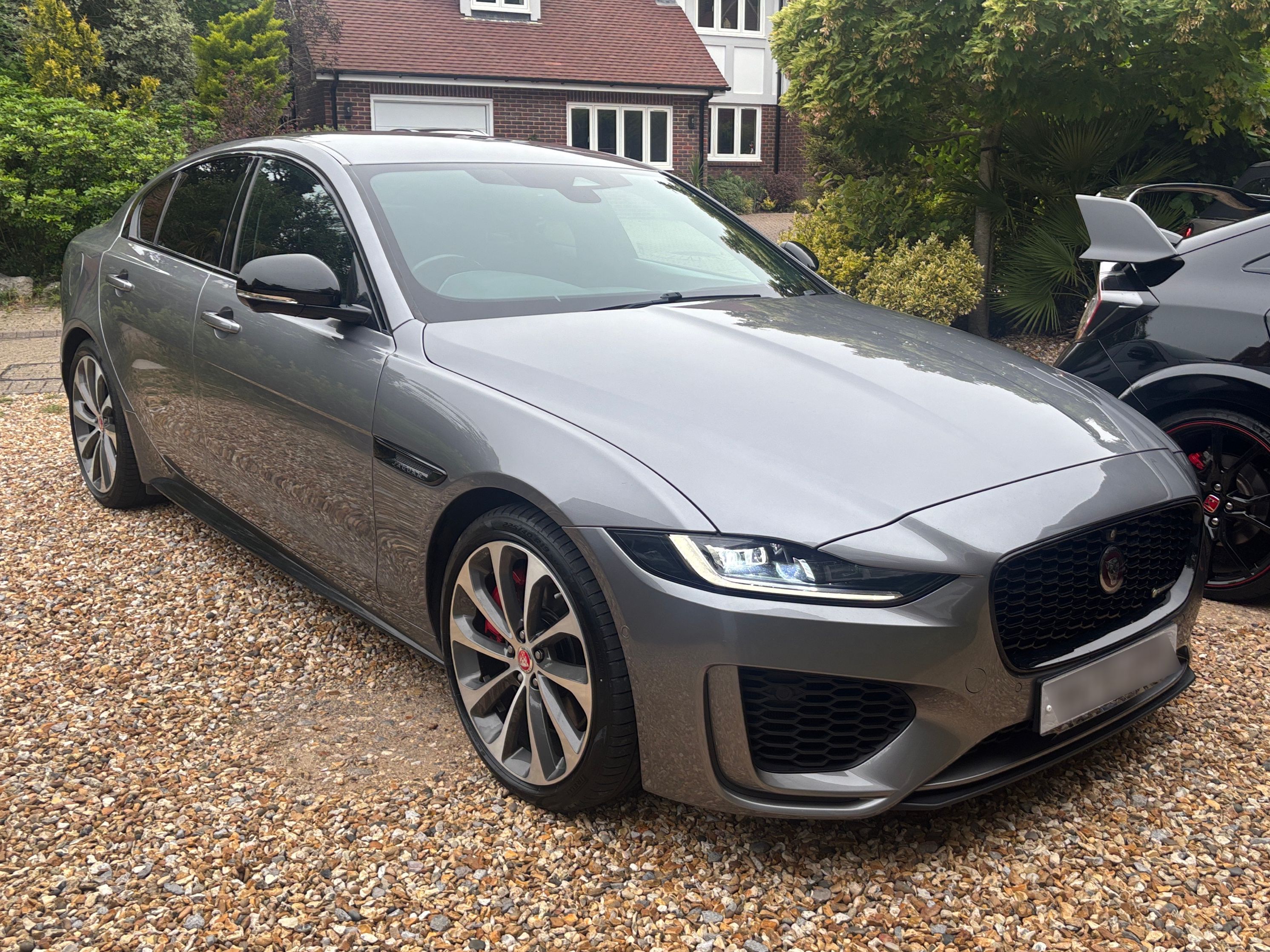 Jaguar XE R-DYNAMIC Black Auto