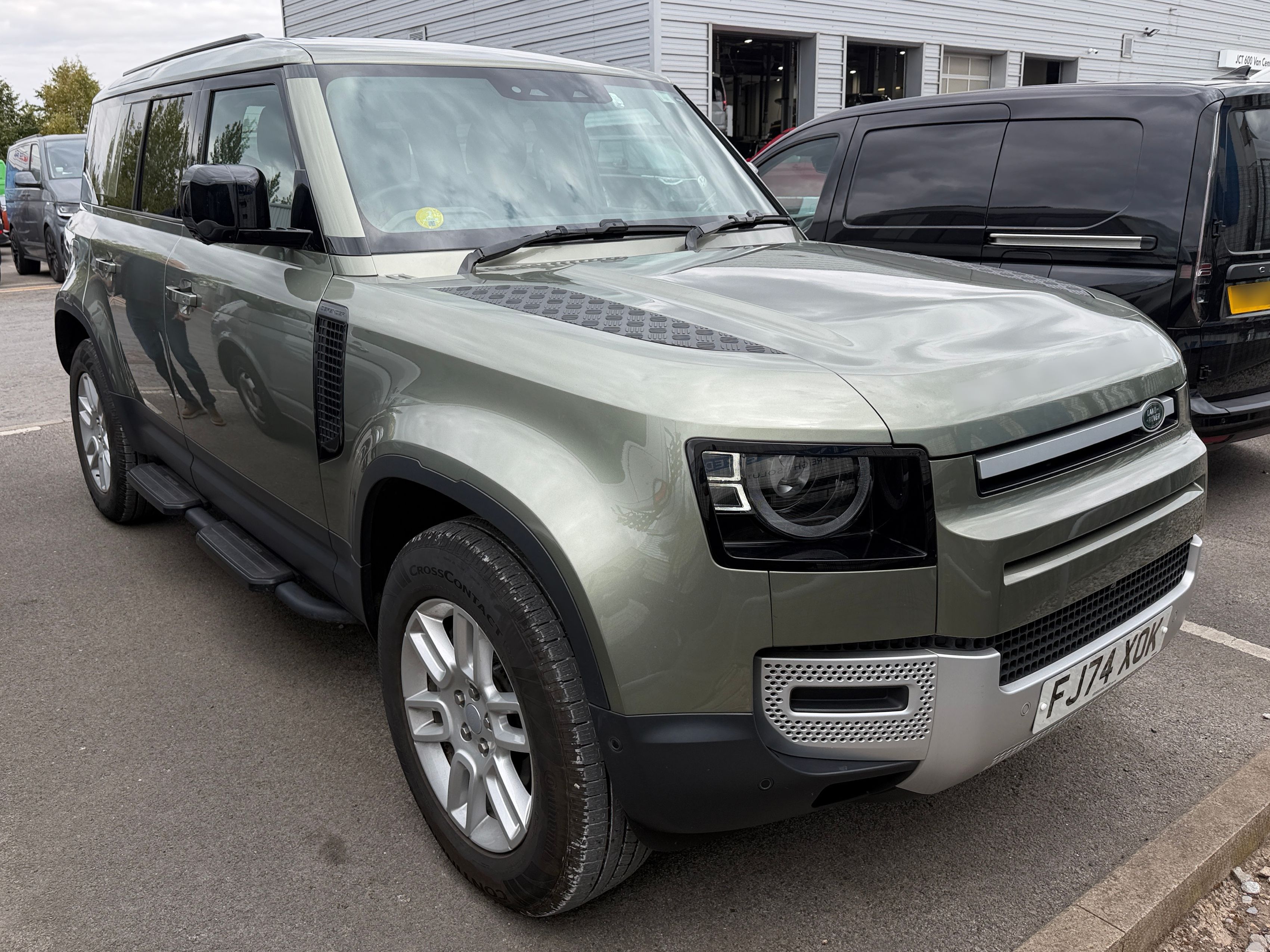 Land Rover Defender
