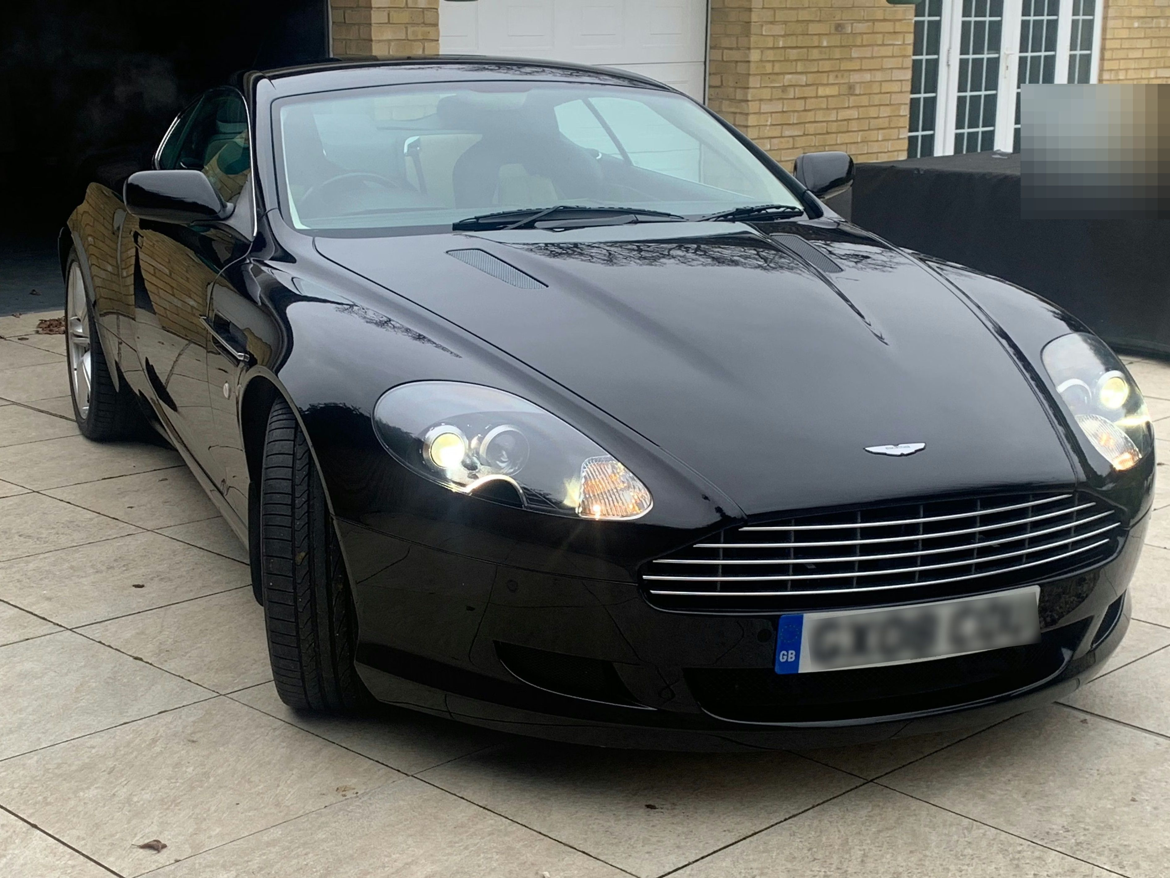 Aston Martin DB9