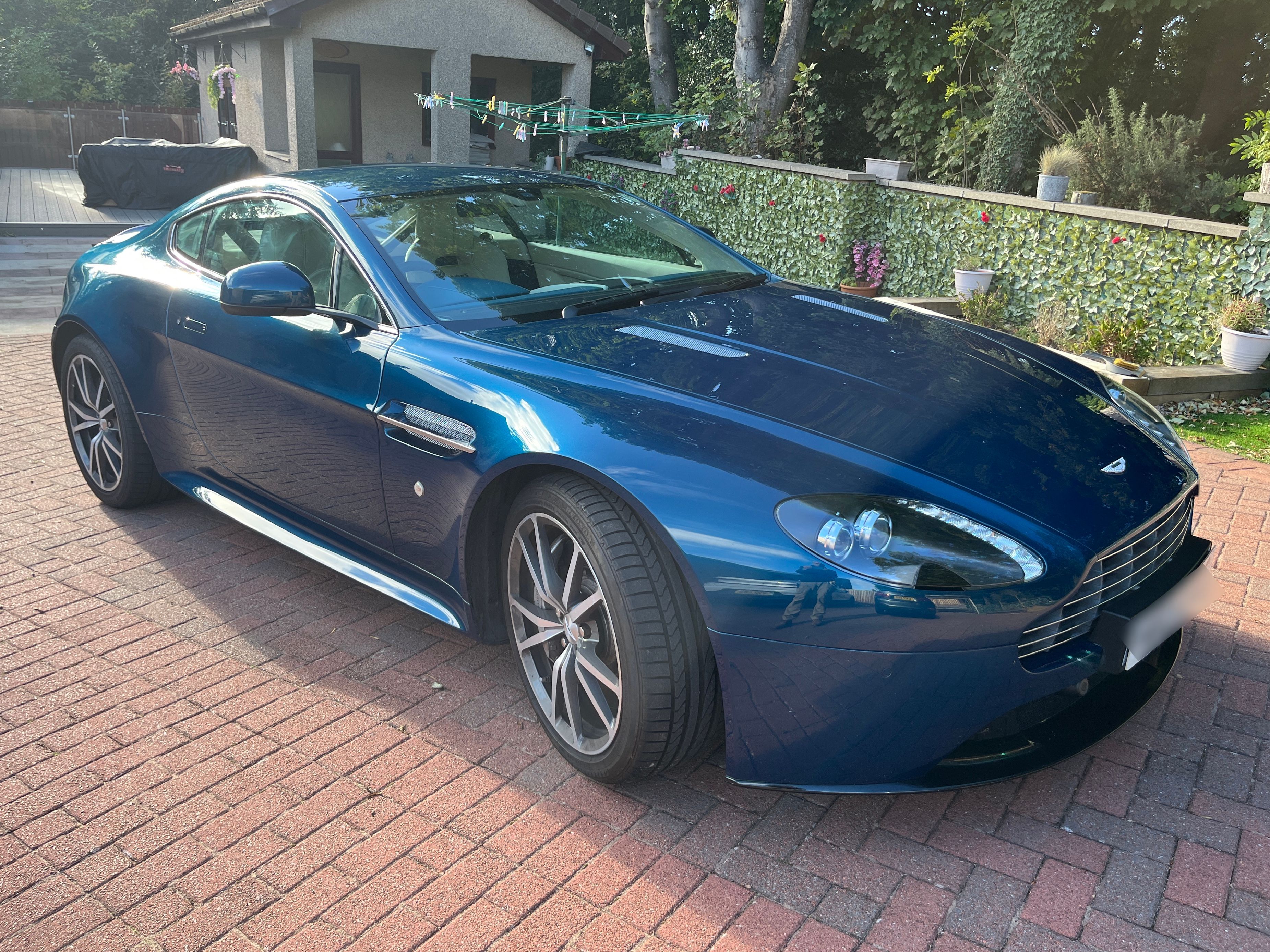 Aston Martin Vantage