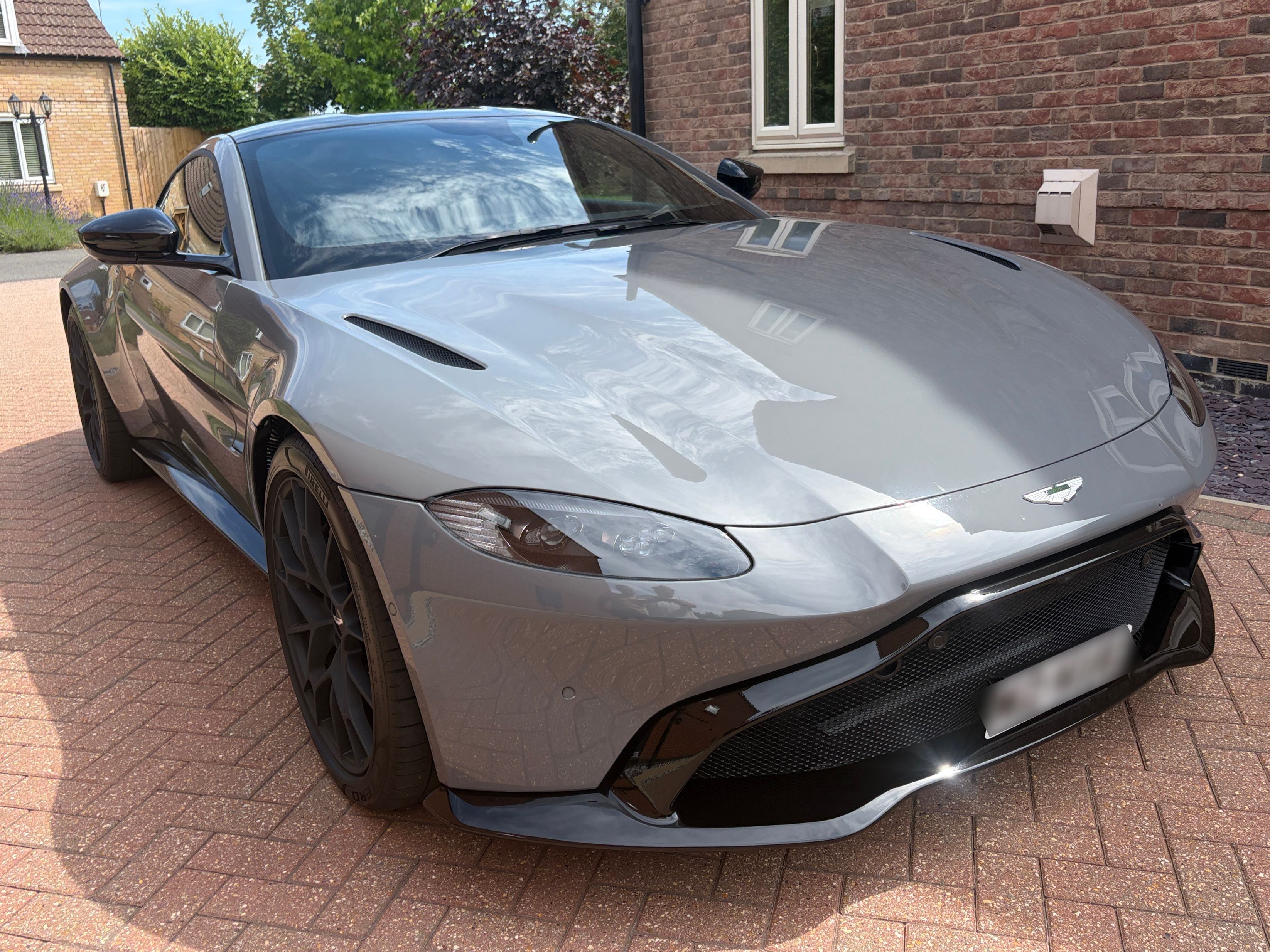 Aston Martin Vantage