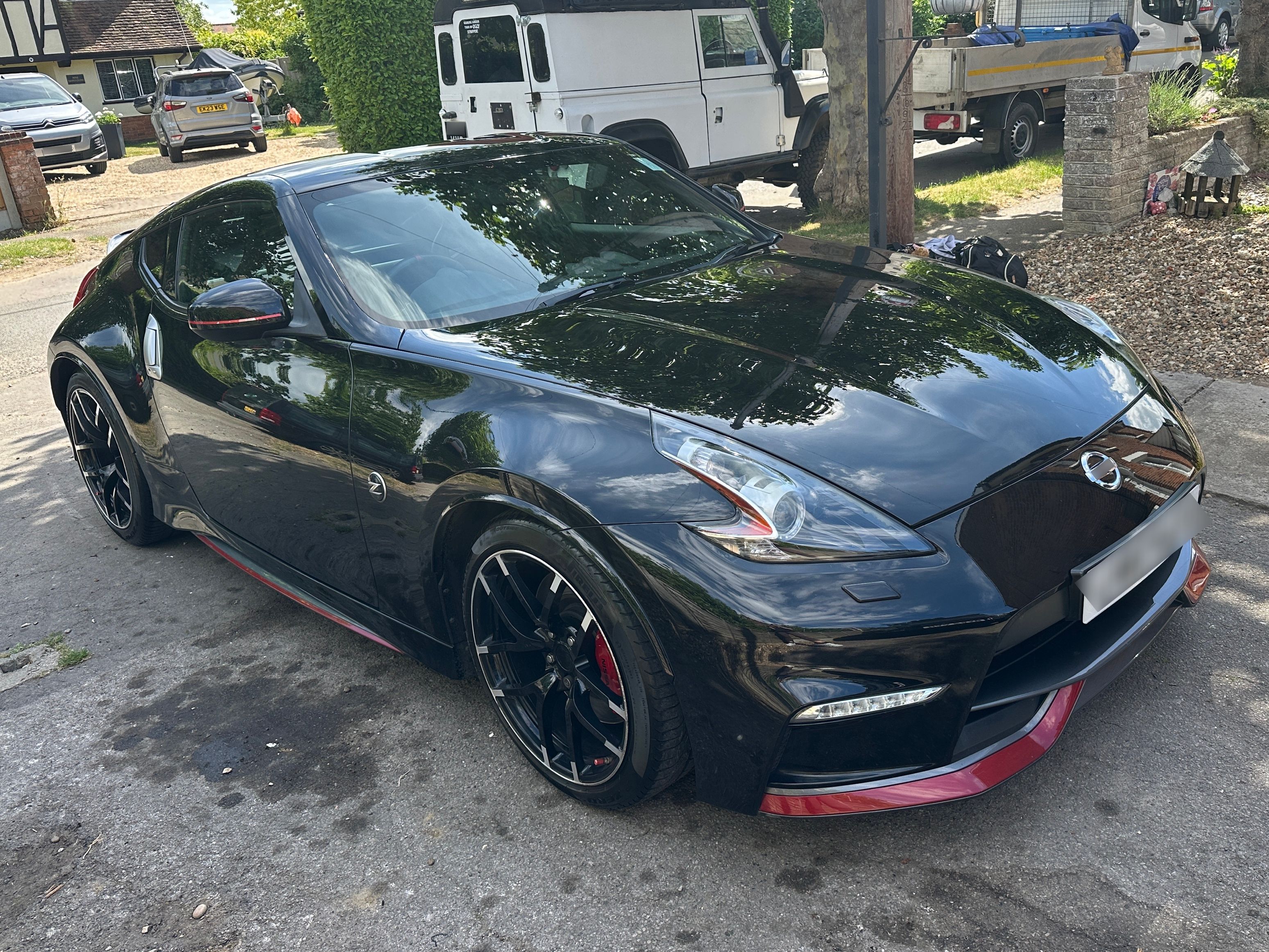 Nissan 370