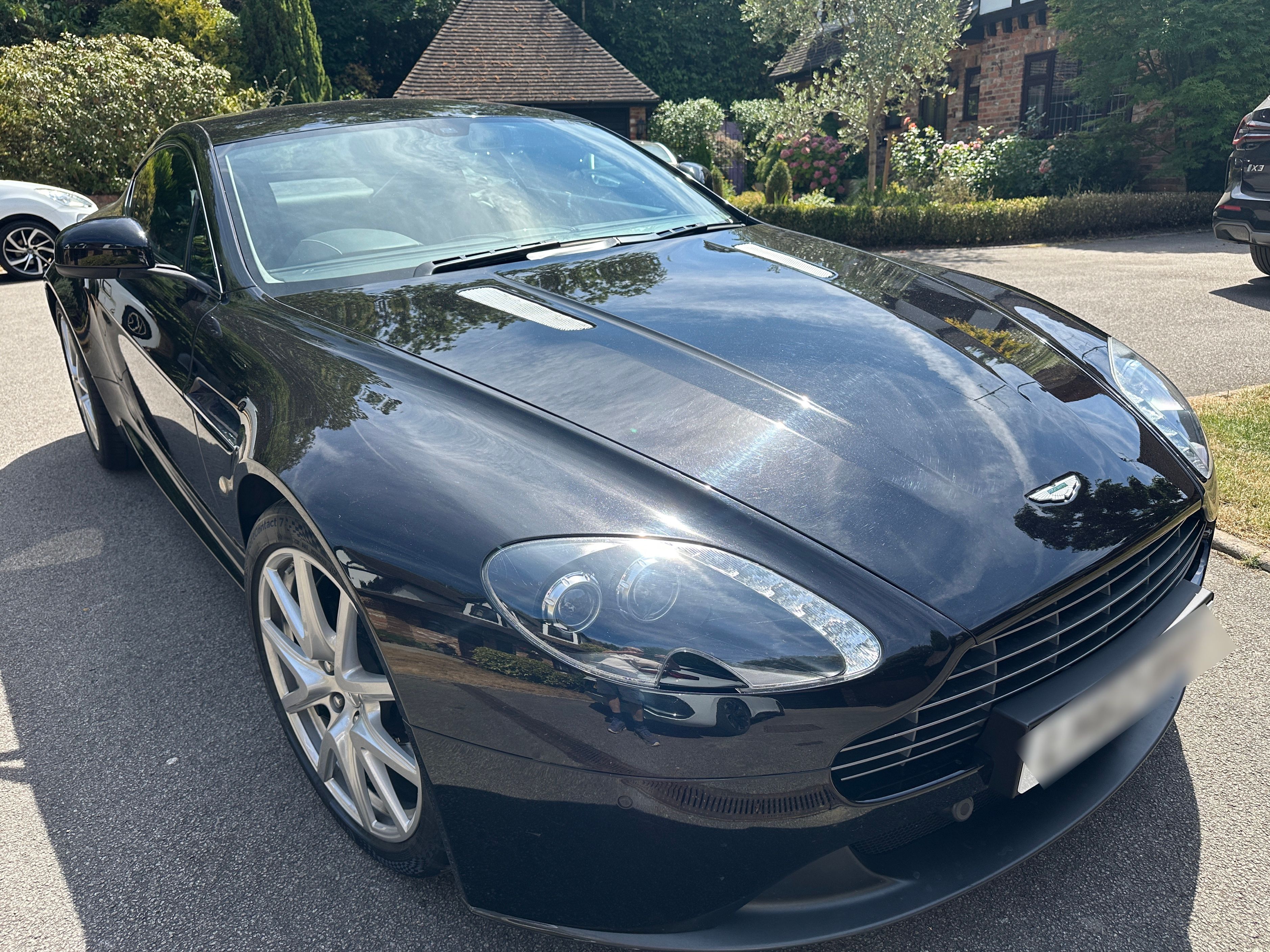 Aston Martin Vantage