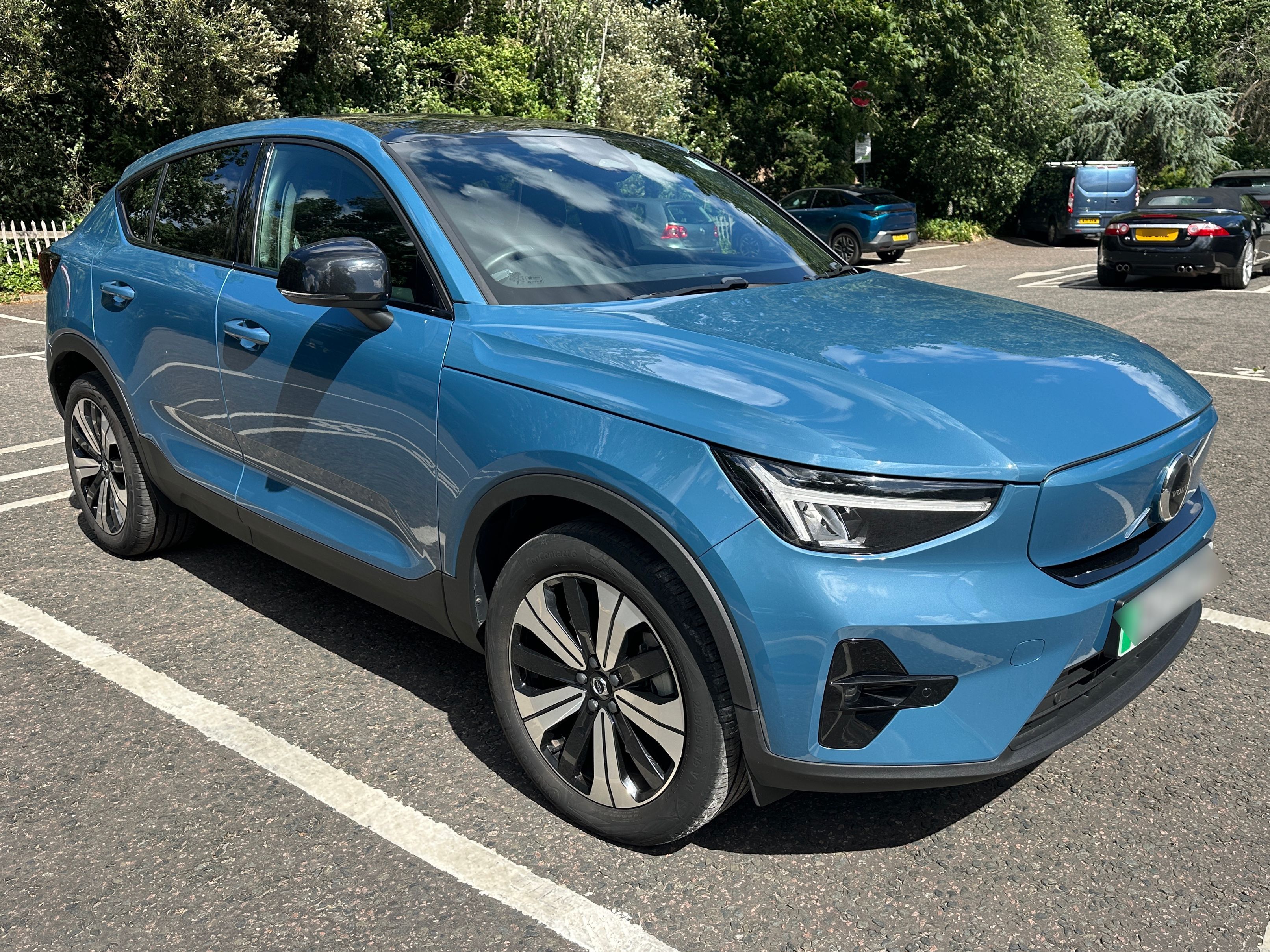 Volvo C40 + Recharge EV